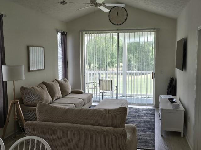 640 River Oaks Dr. Property Photo 11