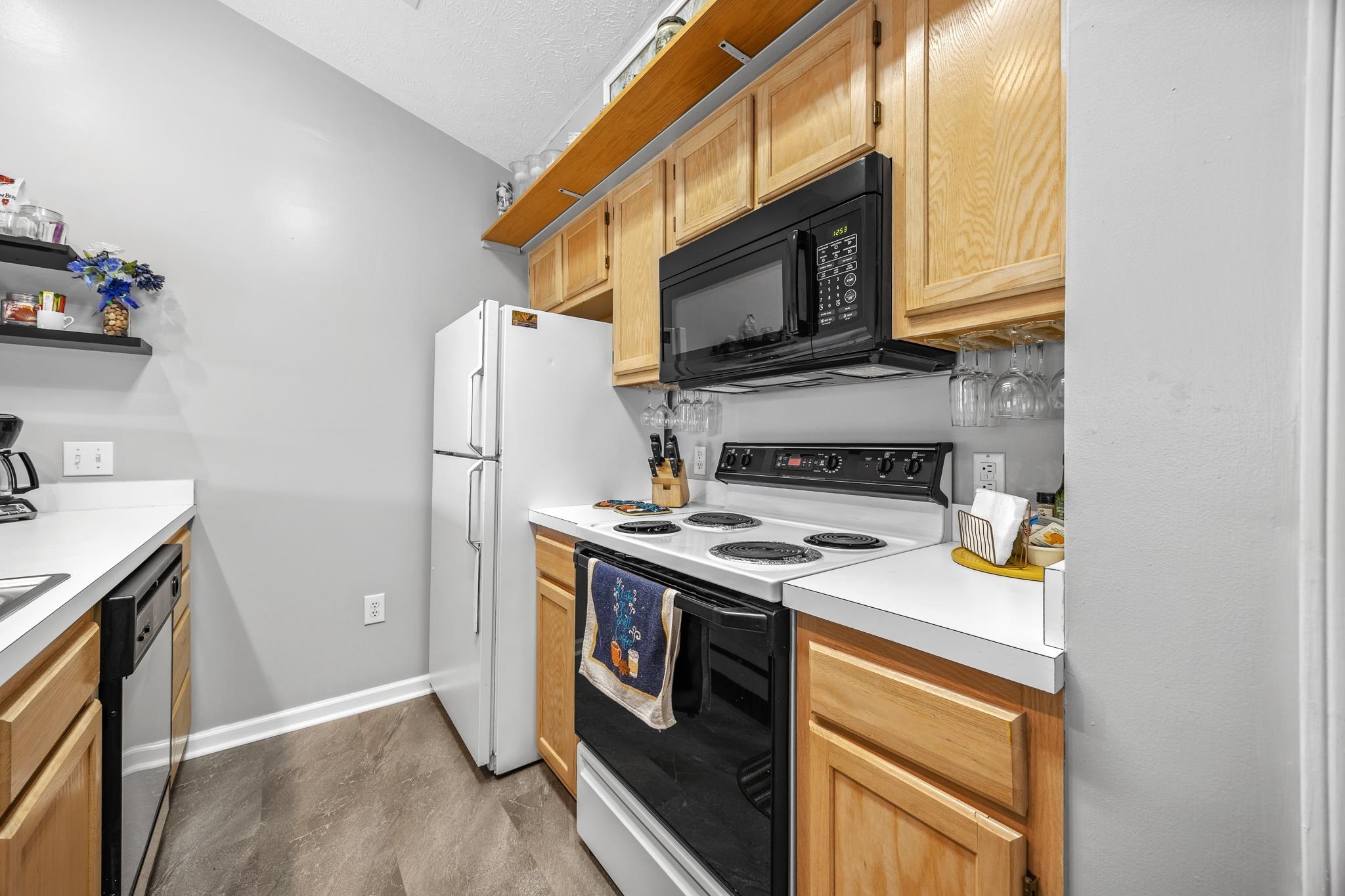 541 White River Dr. Property Photo 12