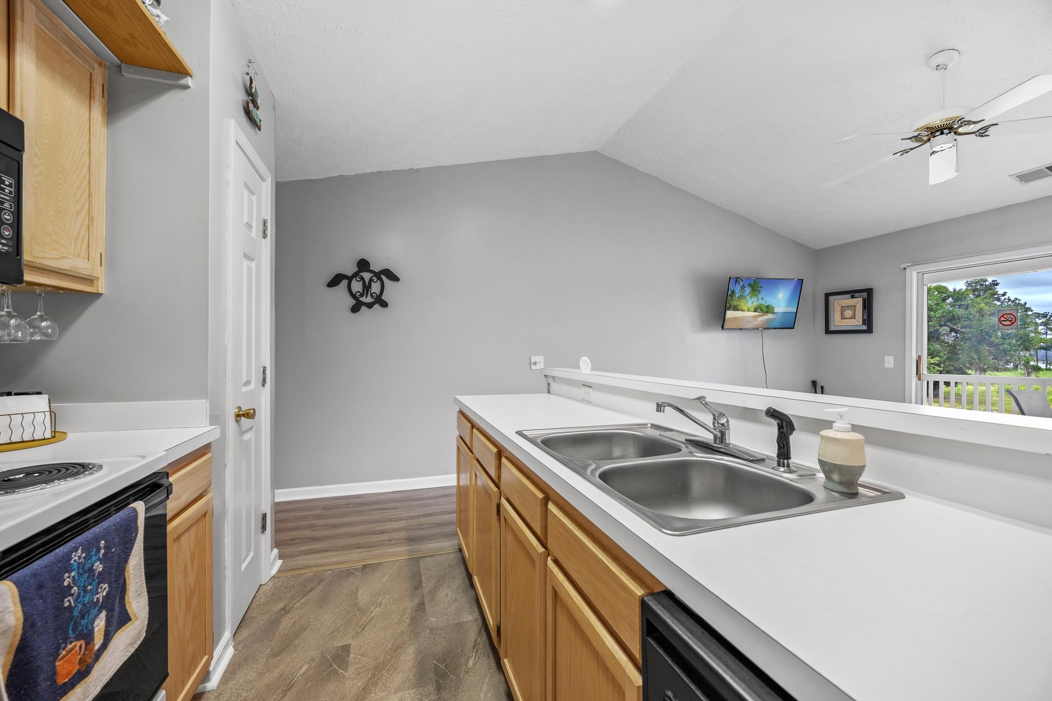 541 White River Dr. Property Photo 14