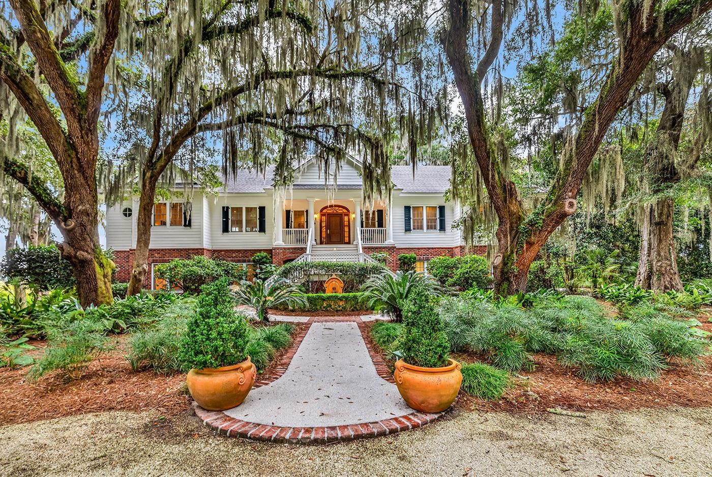 541 River Oaks Circle Property Photo 1