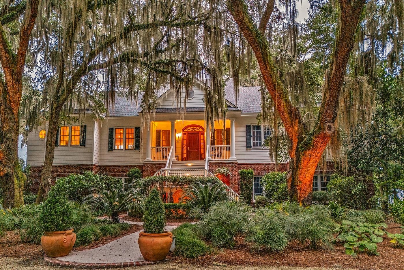 541 River Oaks Circle Property Photo 3