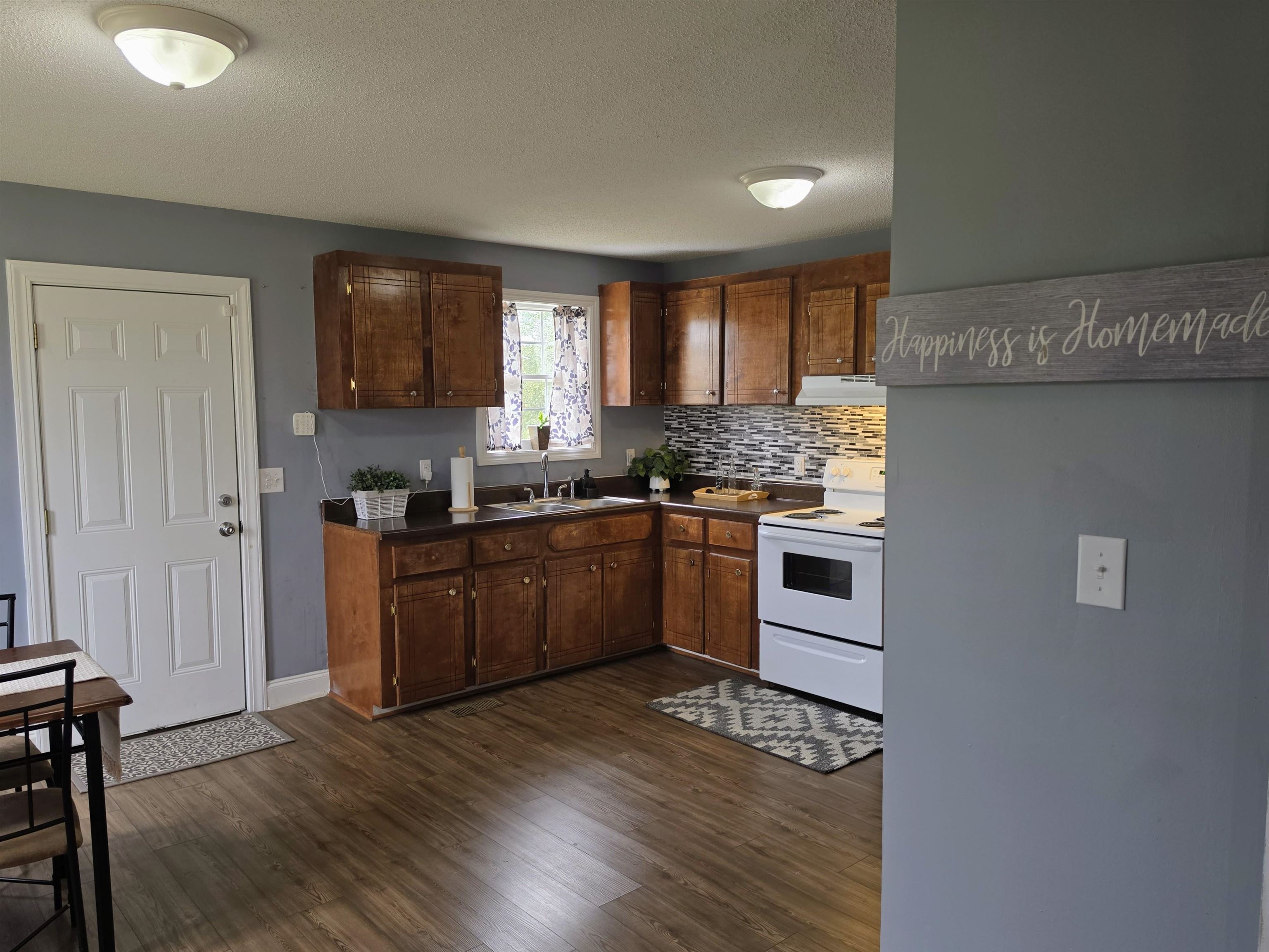 1736 Motley Dr. Property Photo 7