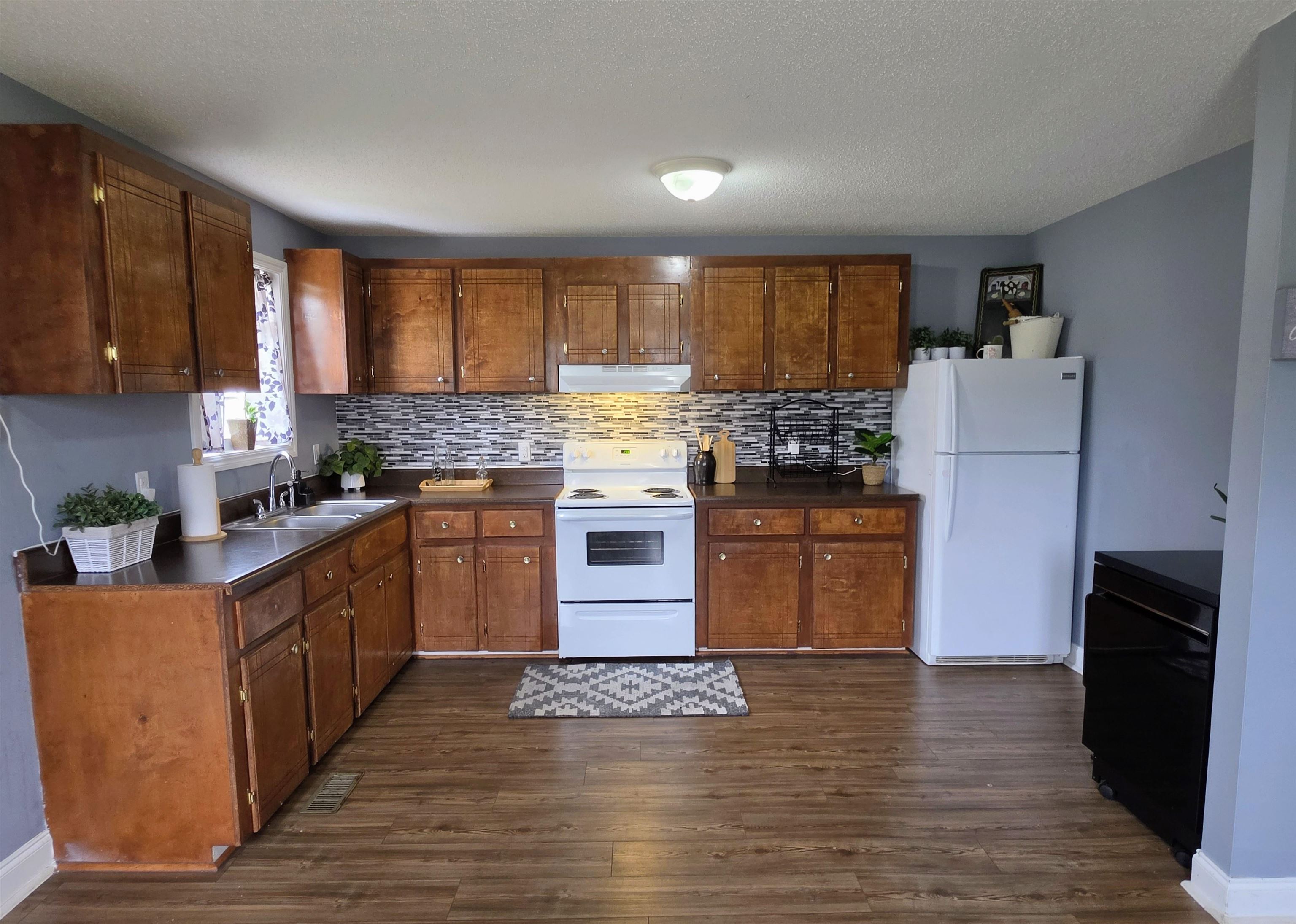 1736 Motley Dr. Property Photo 11