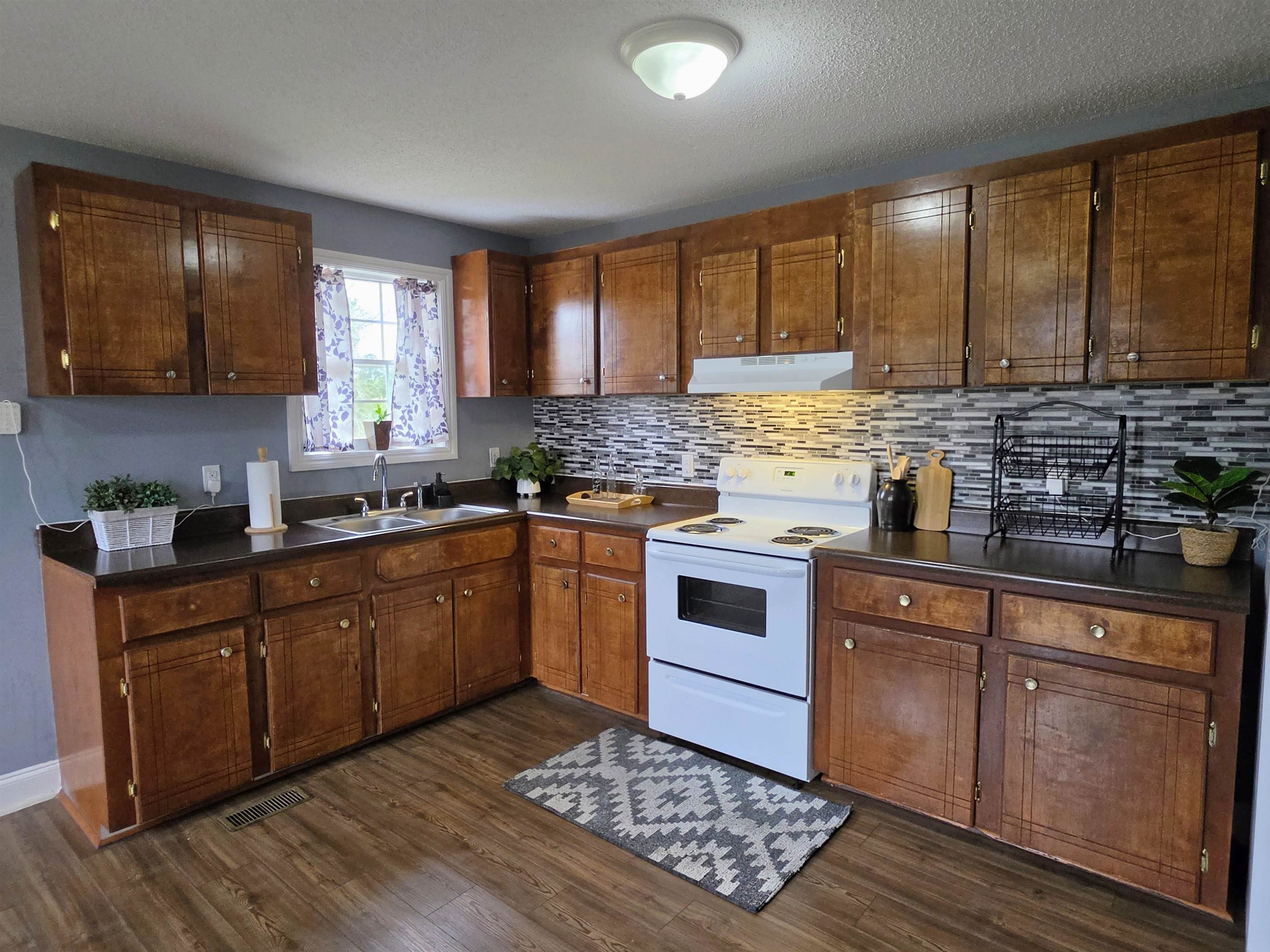 1736 Motley Dr. Property Photo 13
