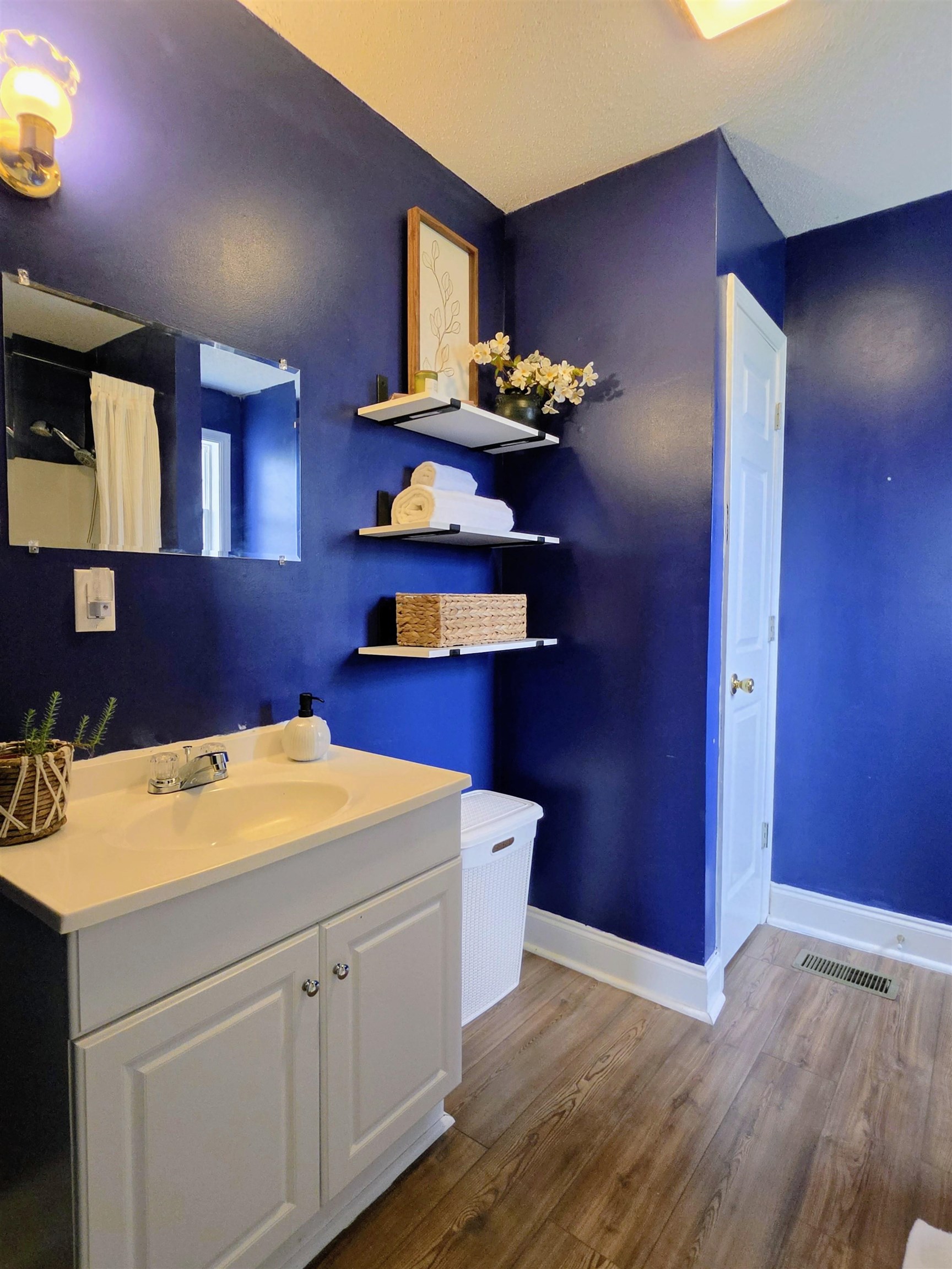 1736 Motley Dr. Property Photo 27