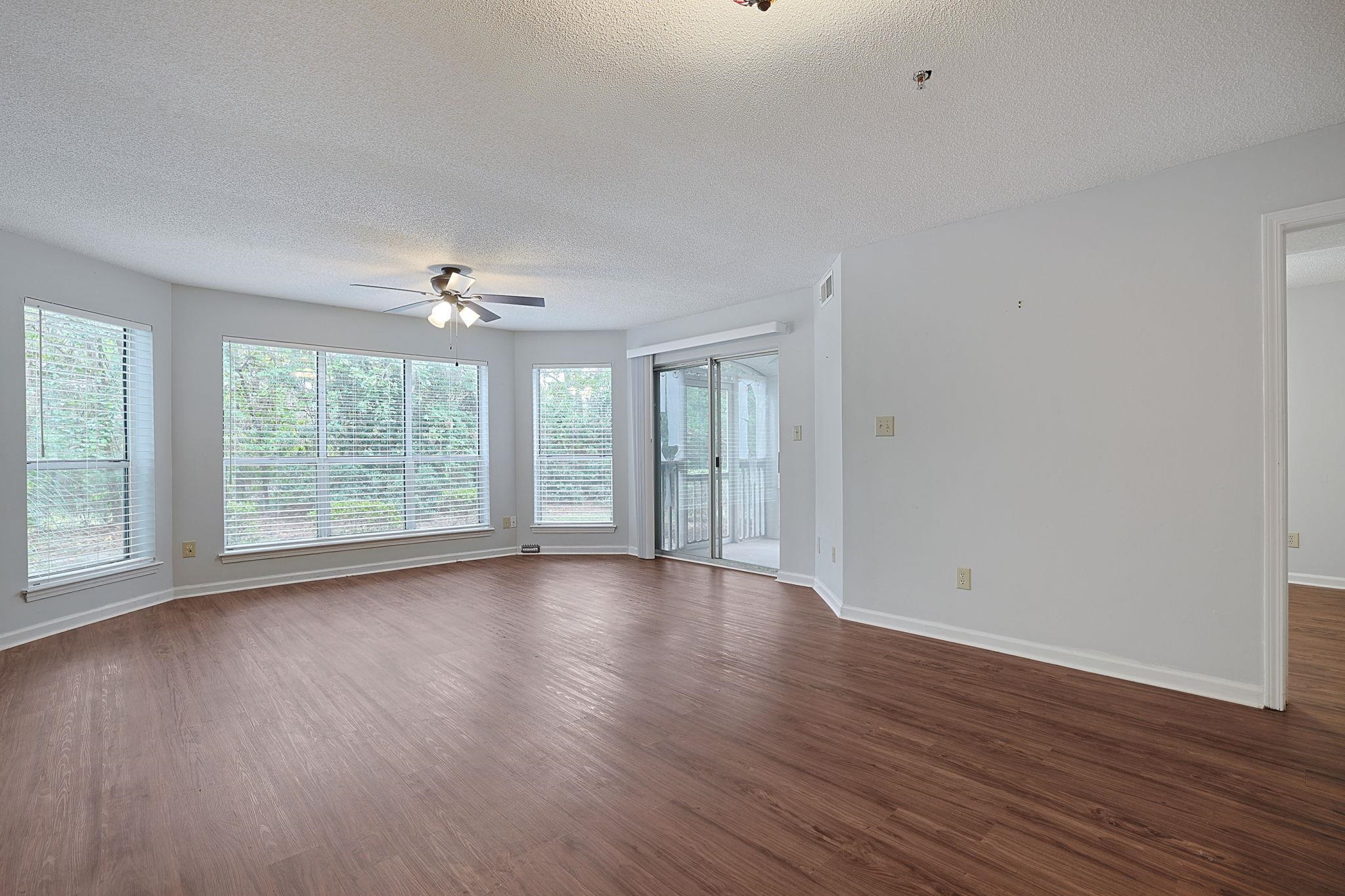 4601 Greenbriar Dr. Property Photo 5