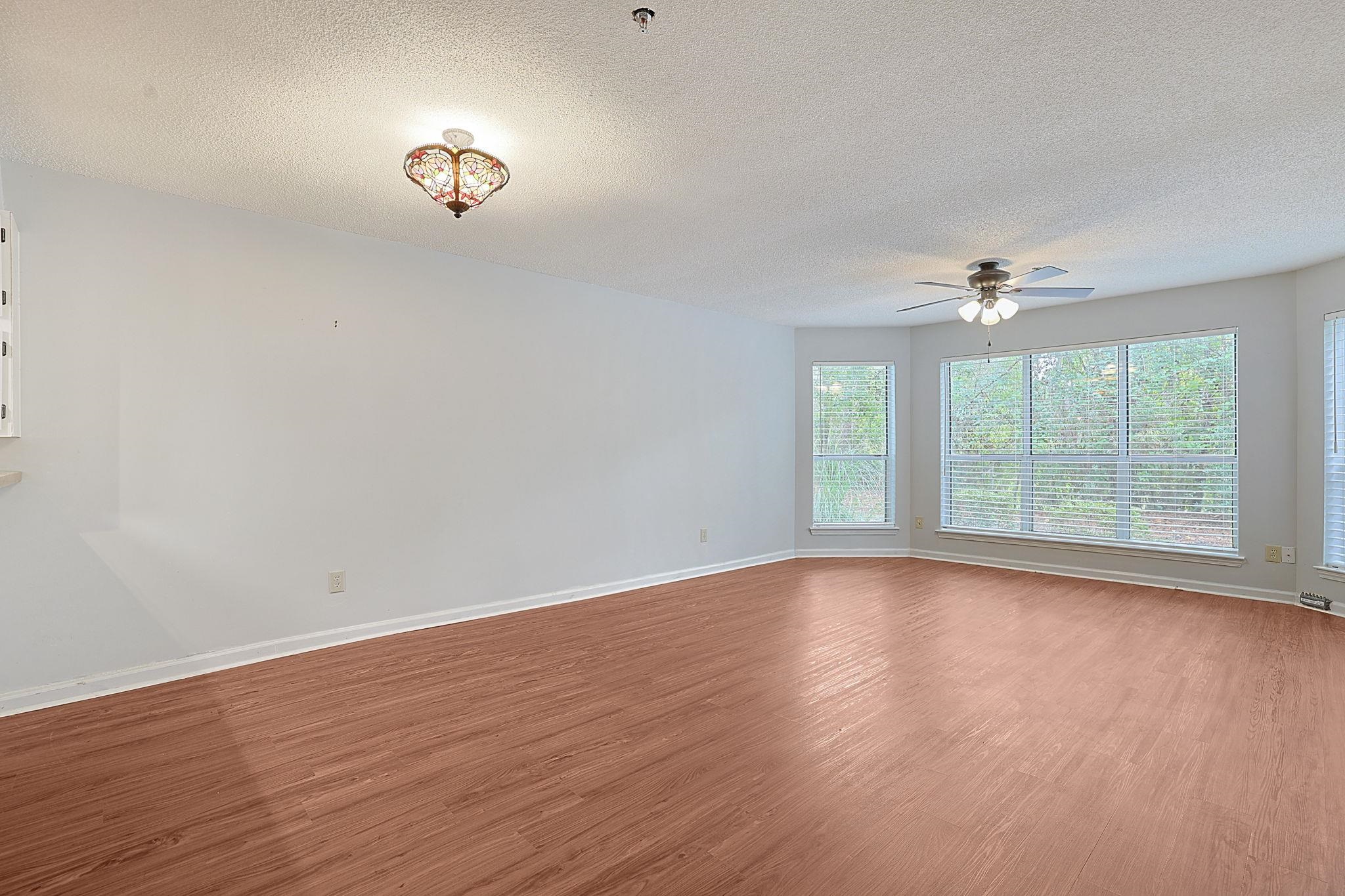 4601 Greenbriar Dr. Property Photo 6