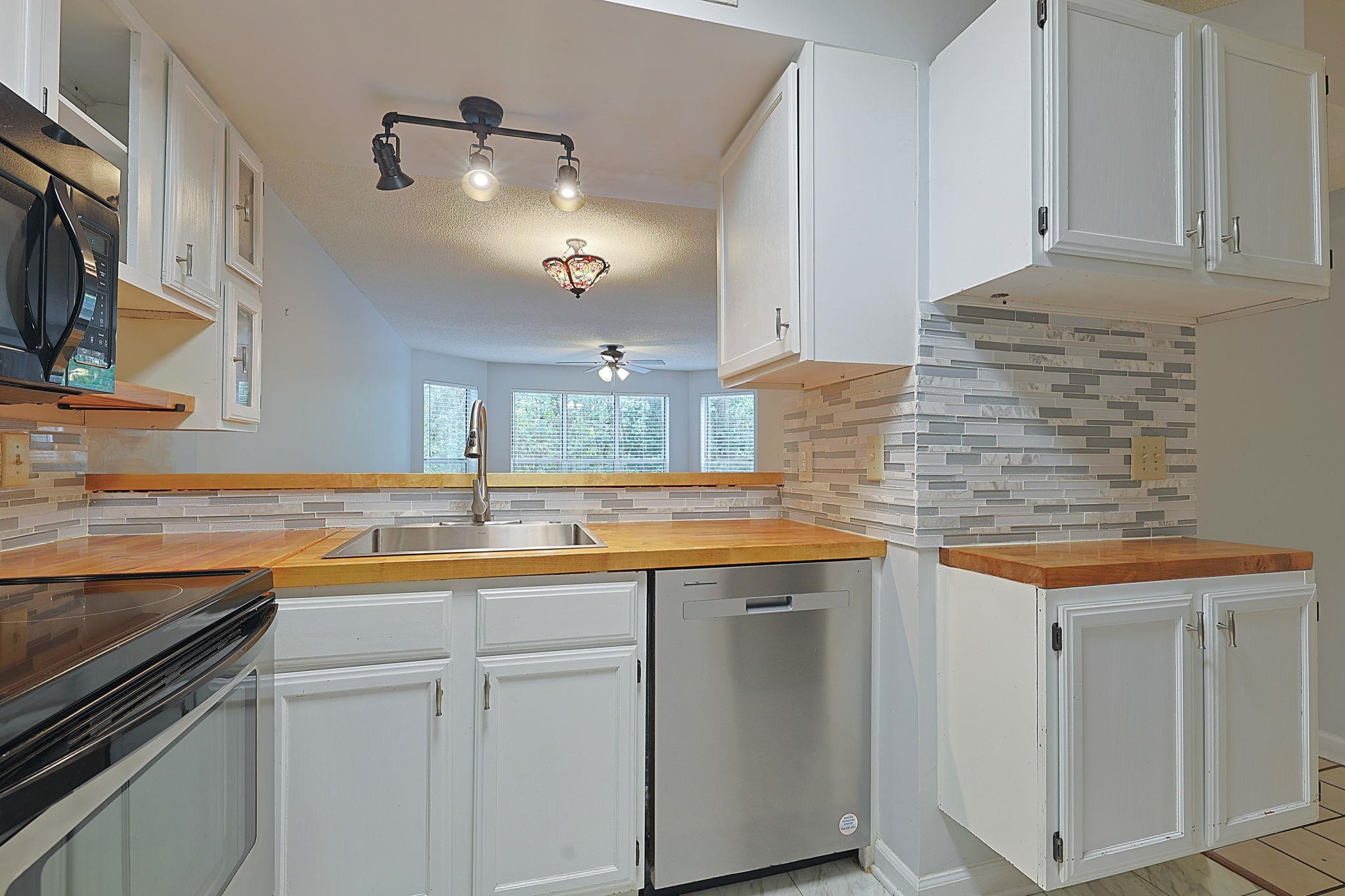 4601 Greenbriar Dr. Property Photo 8