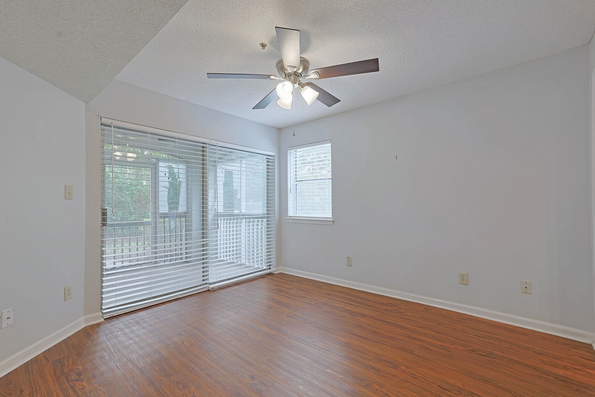 4601 Greenbriar Dr. Property Photo 11