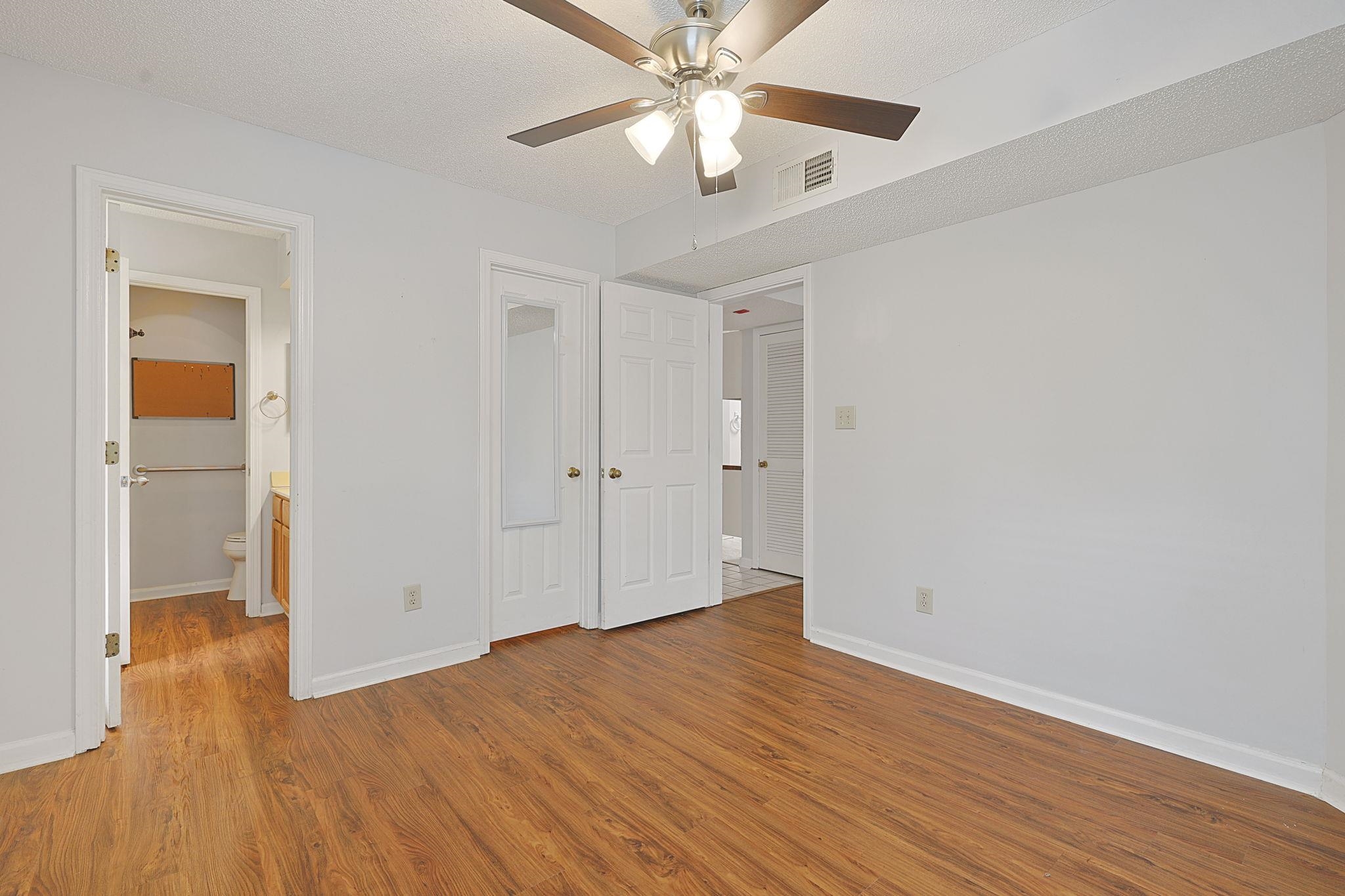 4601 Greenbriar Dr. Property Photo 12