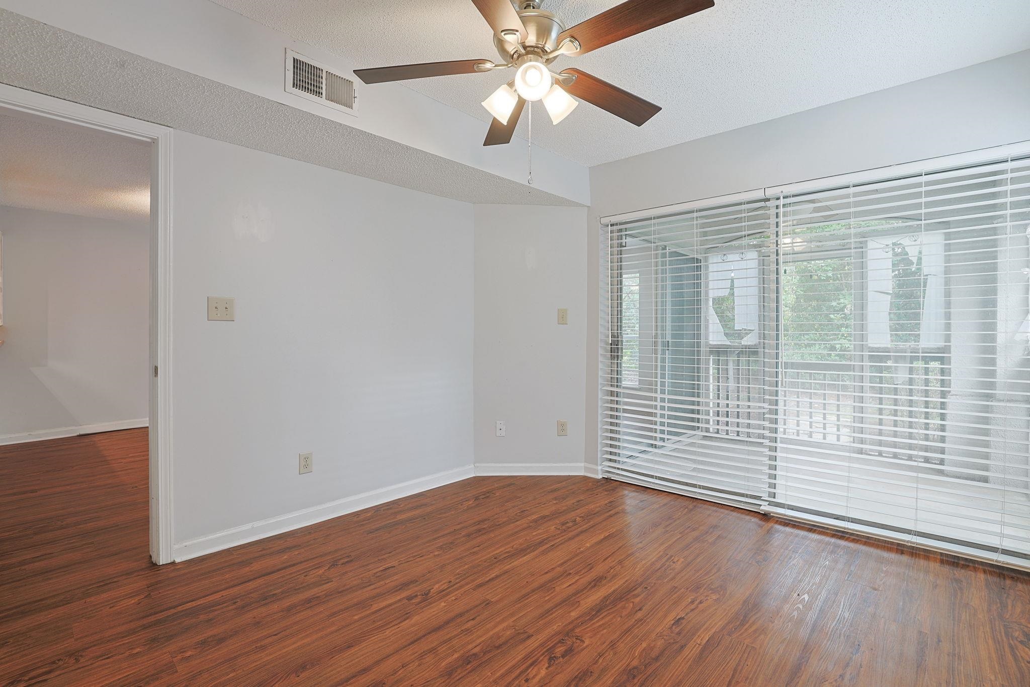 4601 Greenbriar Dr. Property Photo 13