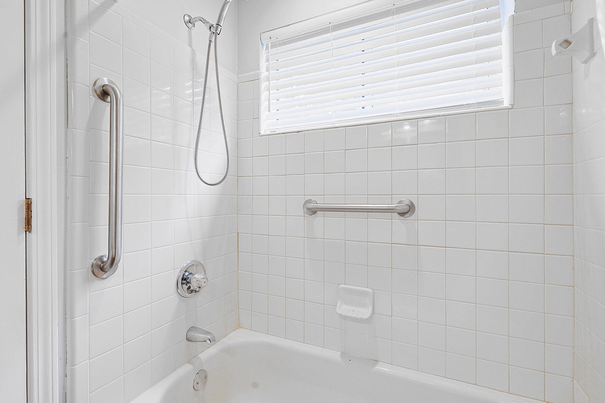 4601 Greenbriar Dr. Property Photo 15
