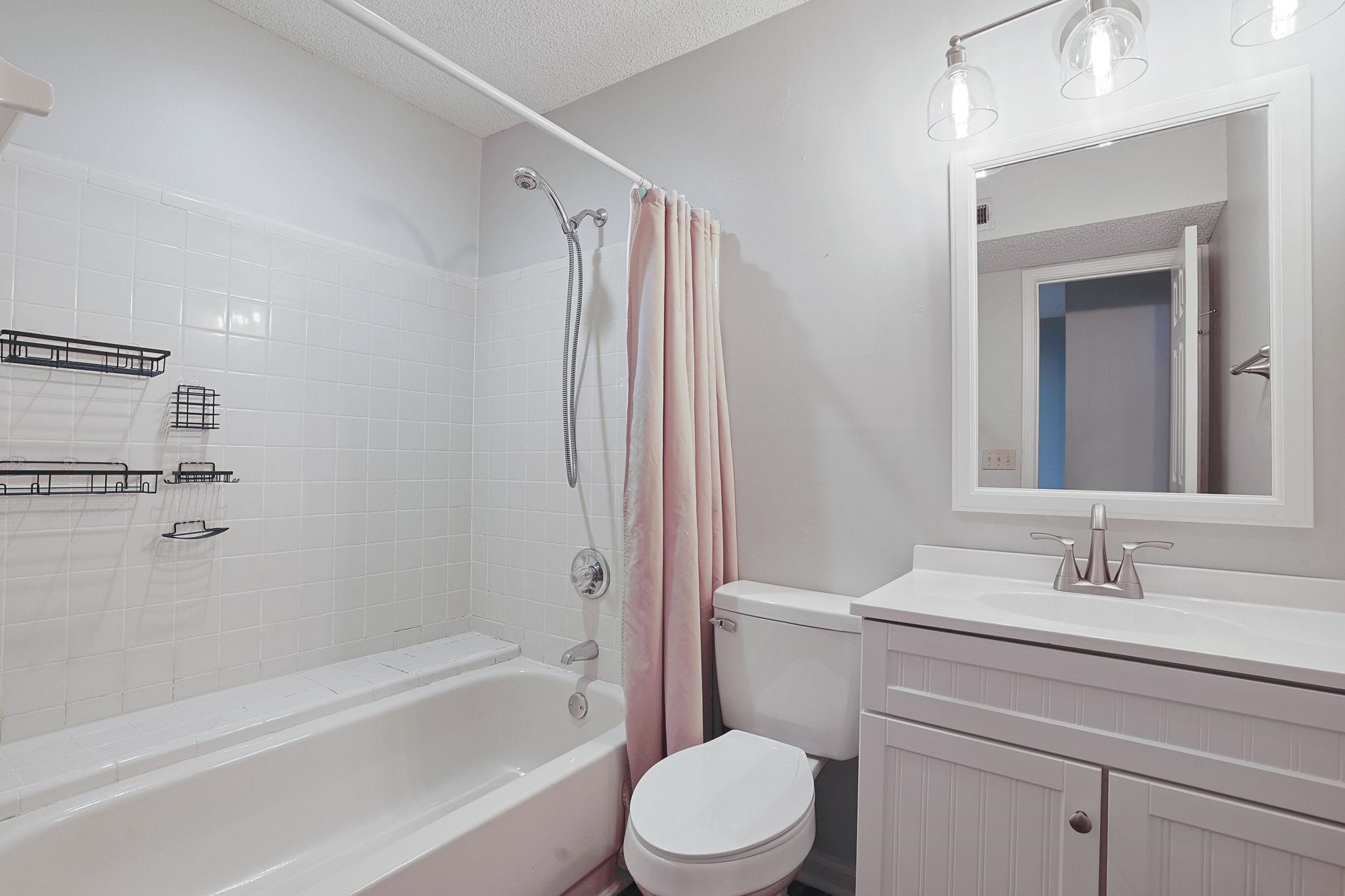 4601 Greenbriar Dr. Property Photo 20