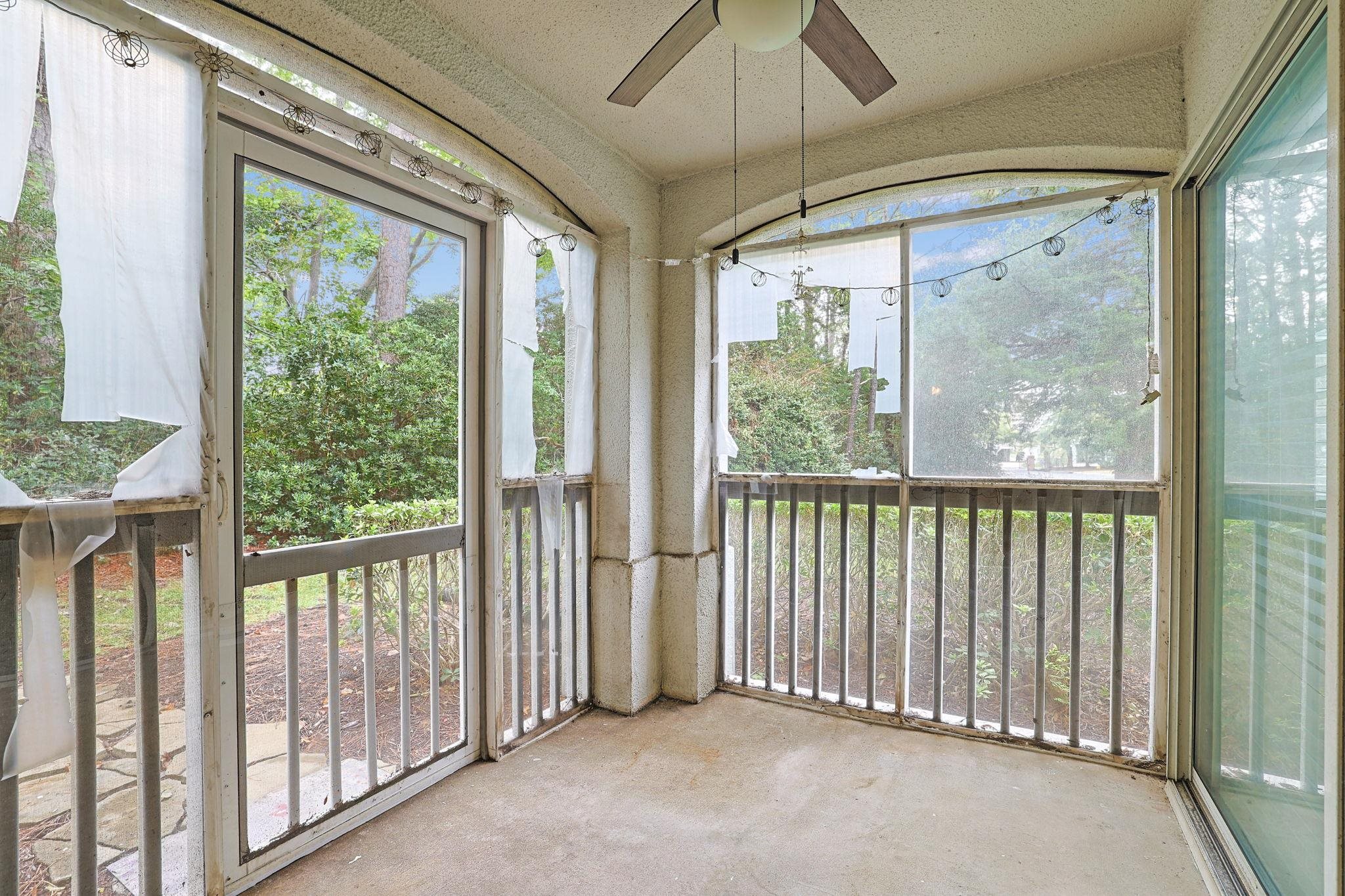 4601 Greenbriar Dr. Property Photo 22