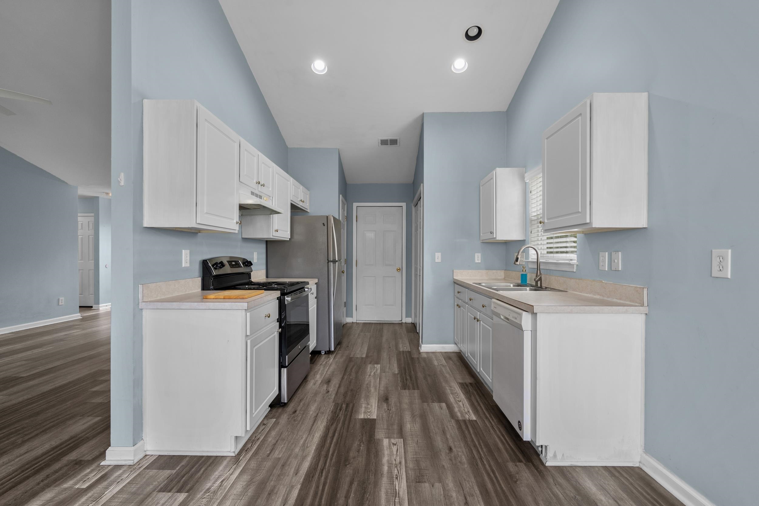 4504 Planters Row Way Property Photo 13