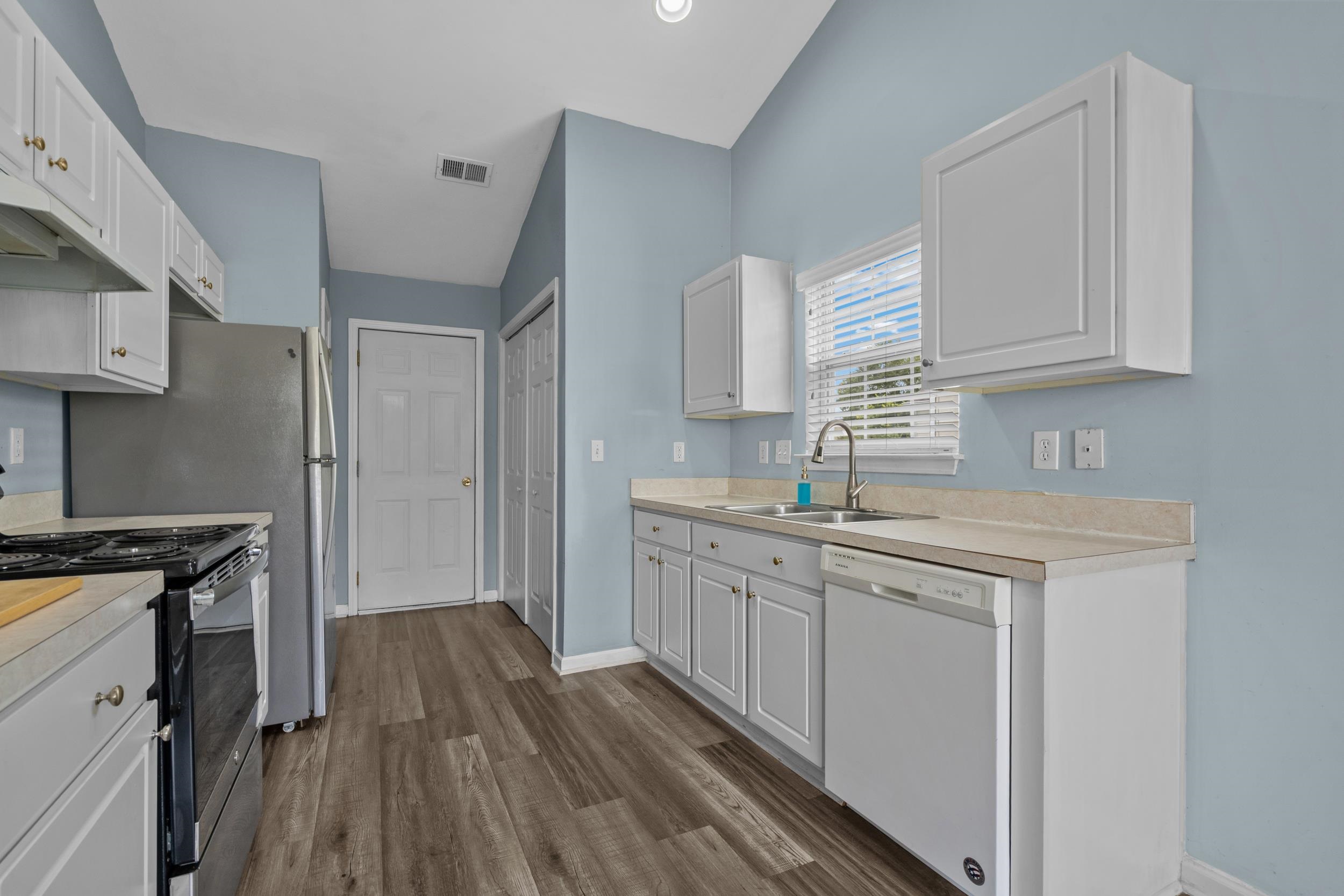 4504 Planters Row Way Property Photo 15