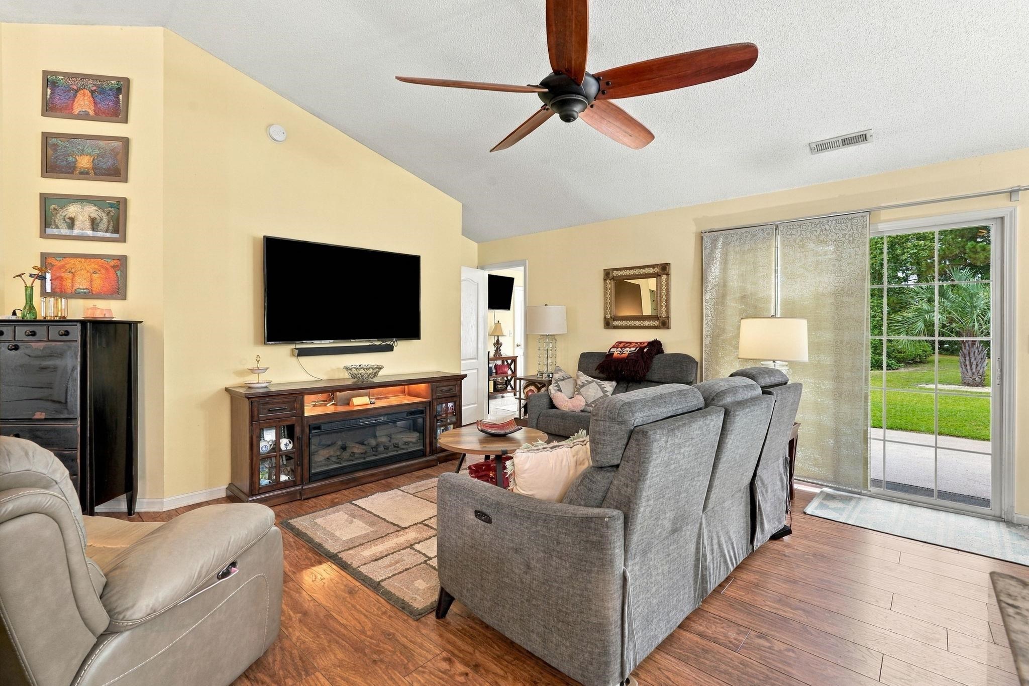 8002 Leeward Ln. Property Photo 14