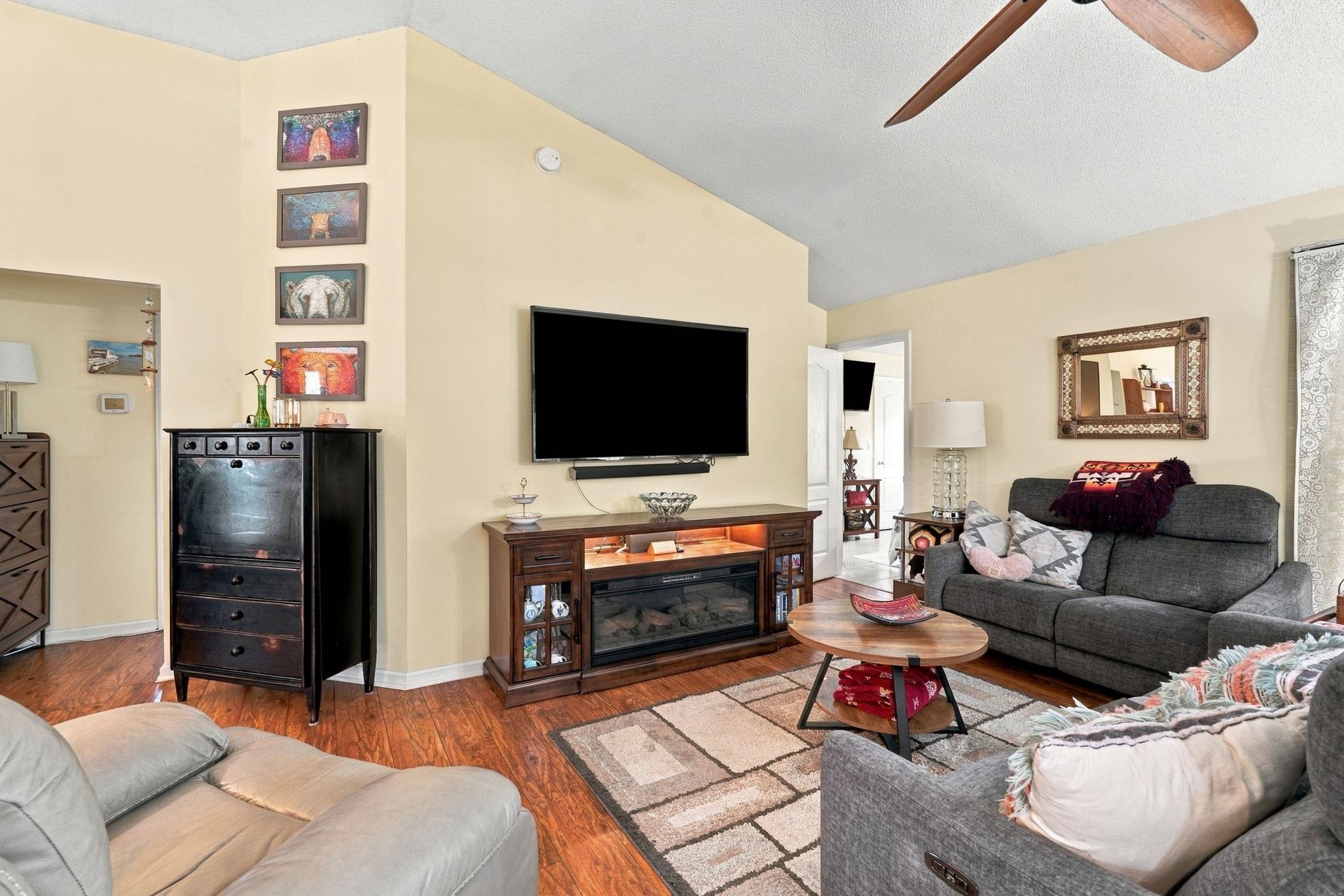 8002 Leeward Ln. Property Photo 15