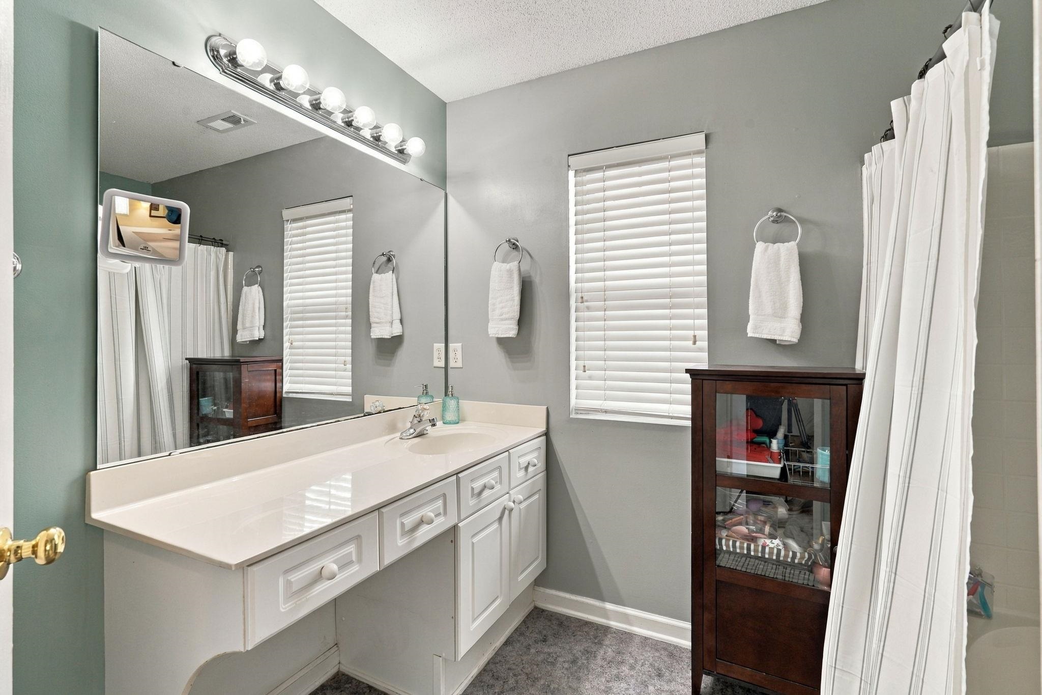 8002 Leeward Ln. Property Photo 29