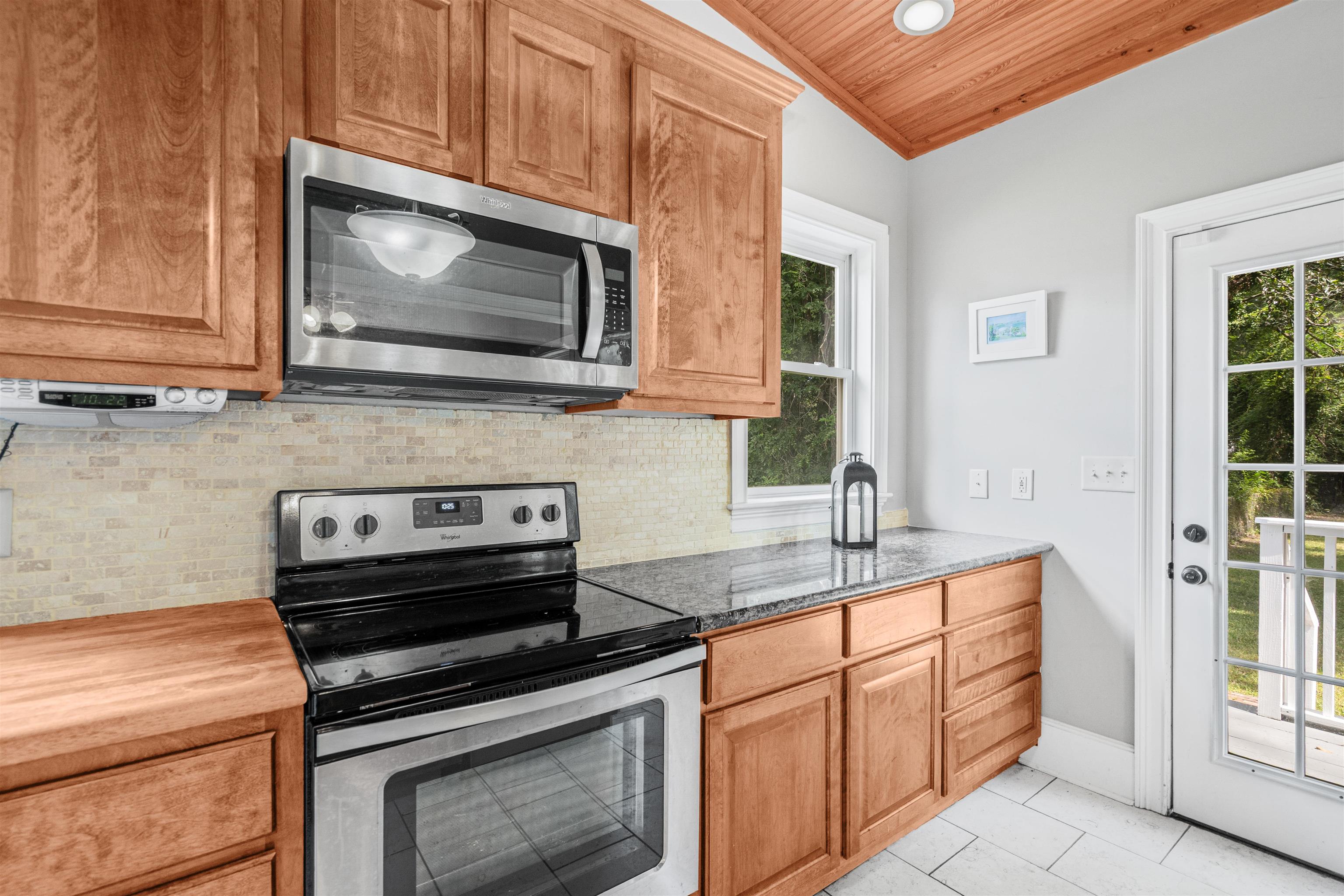 1108 Front St. Property Photo 16