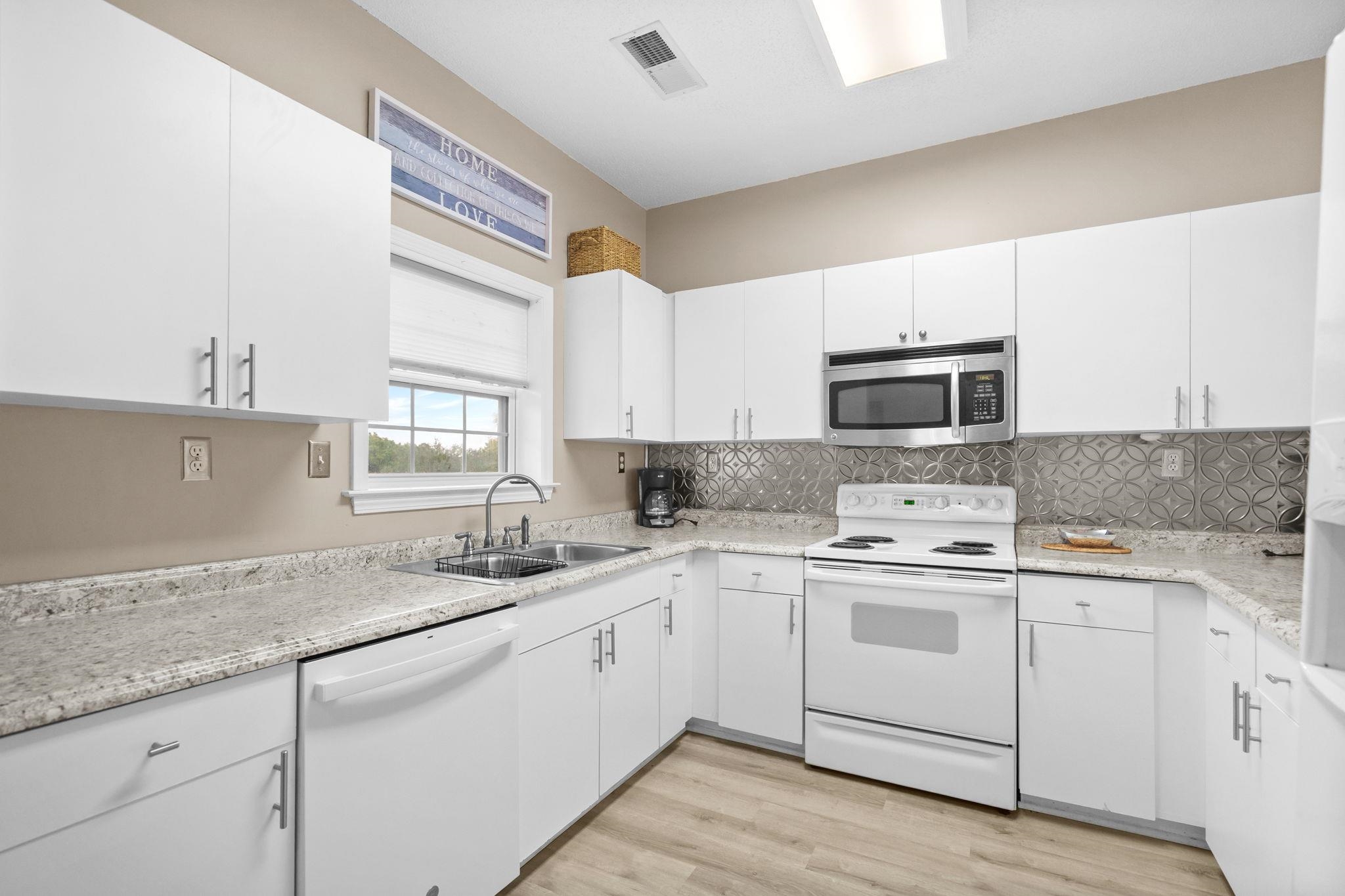 5751 Oyster Catcher Dr. Property Photo 10