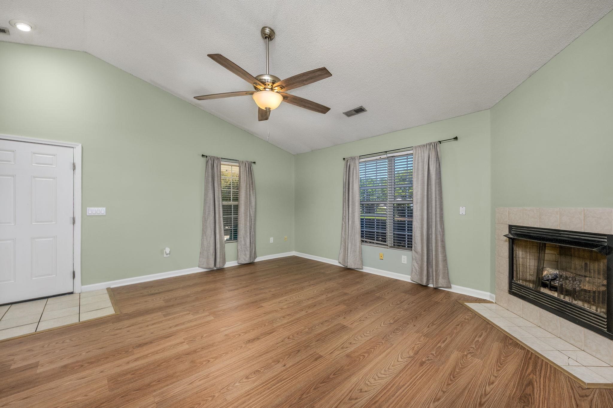 610 Tarrant St. Property Photo 10