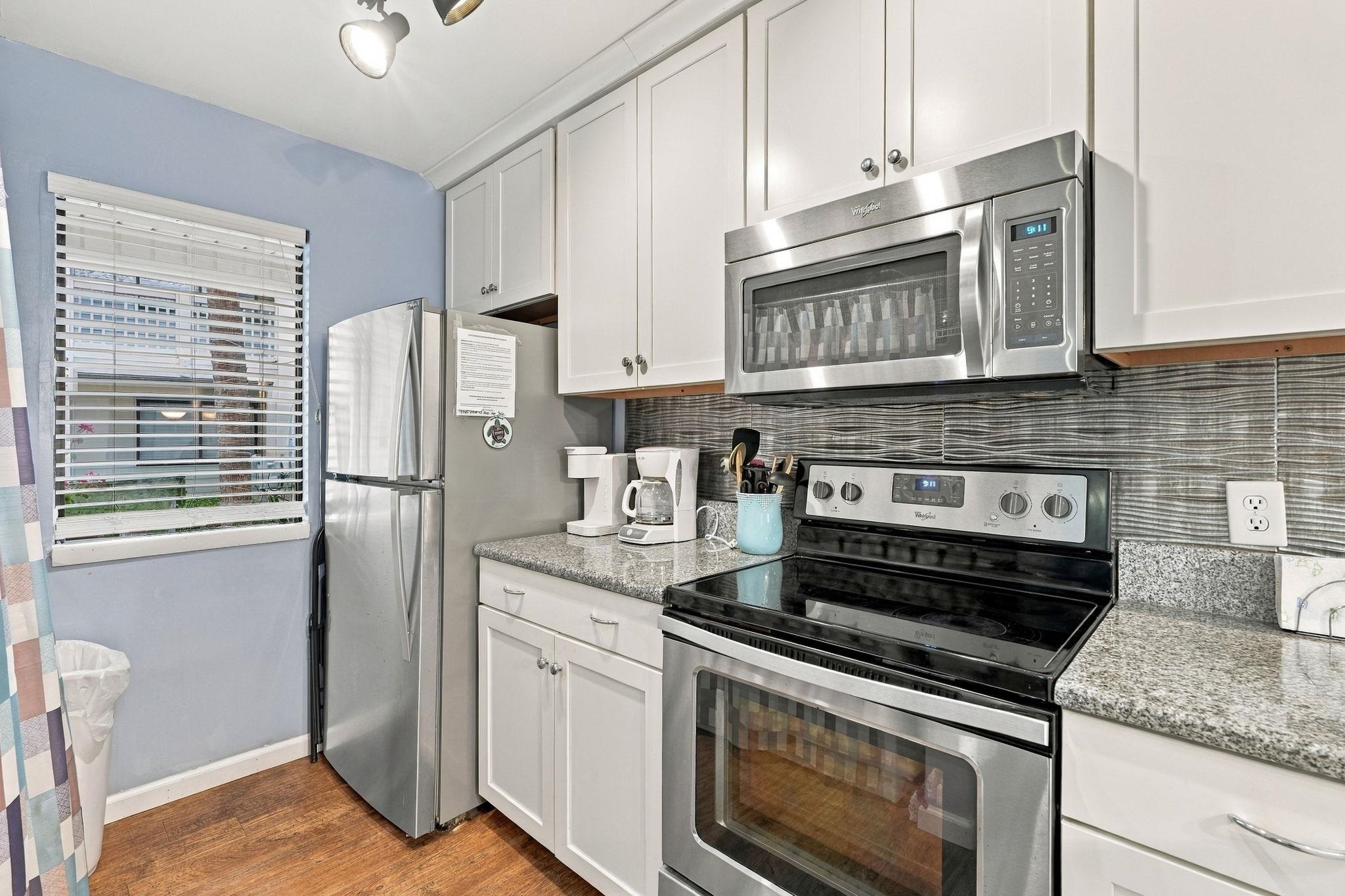 209 75th Ave N Property Photo 4
