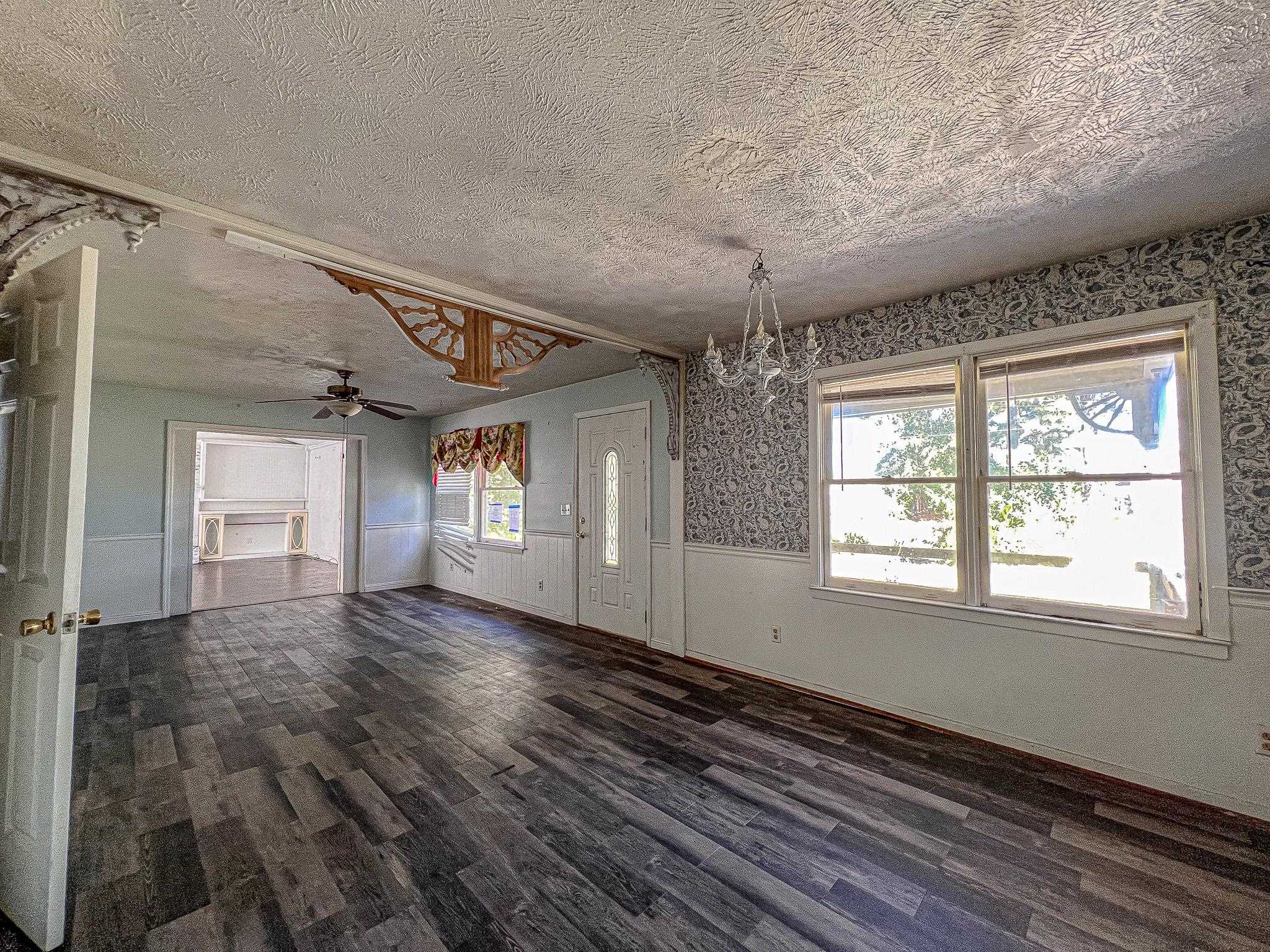 6313 Middle Rd. Property Photo 2