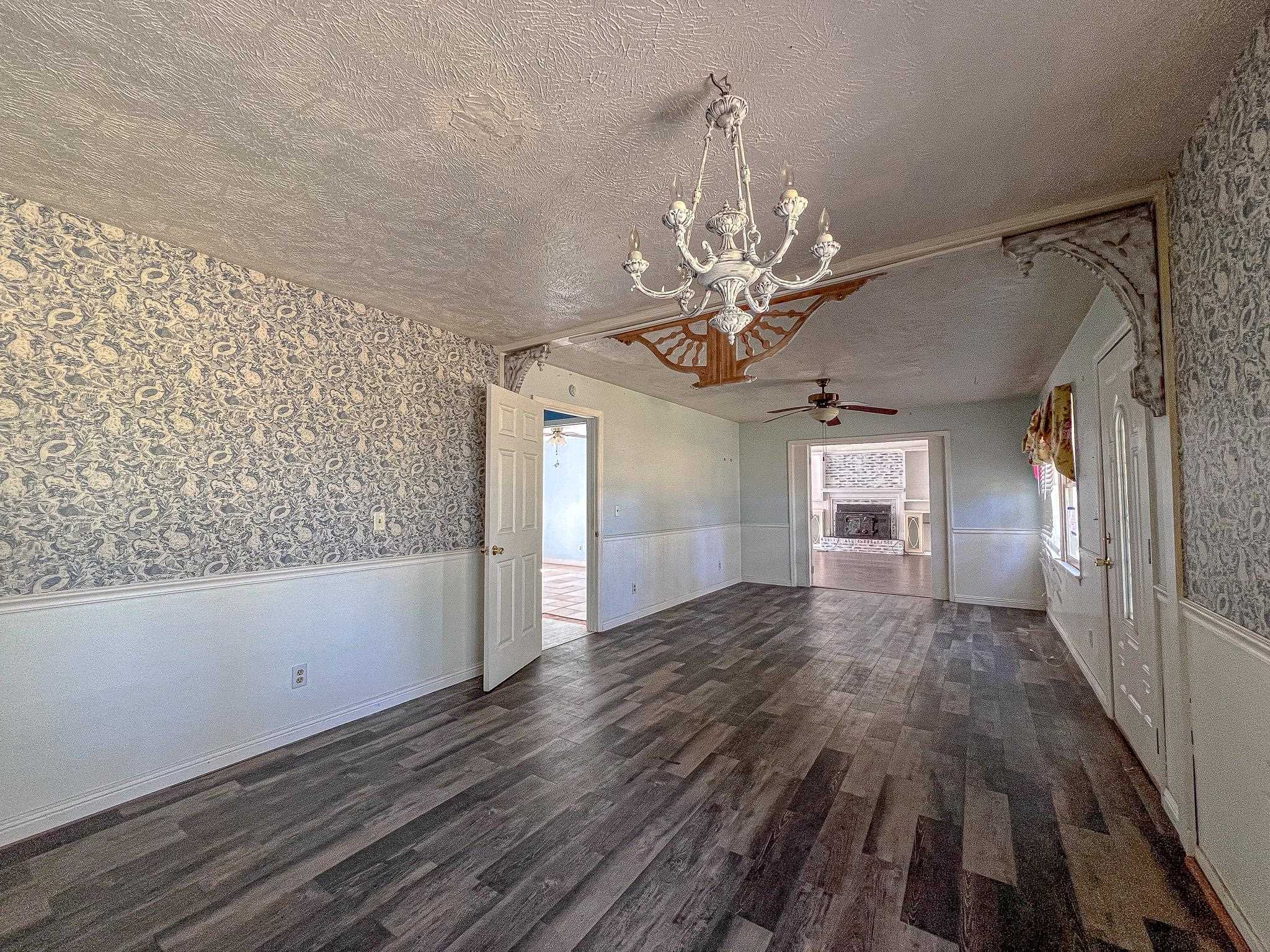 6313 Middle Rd. Property Photo 3