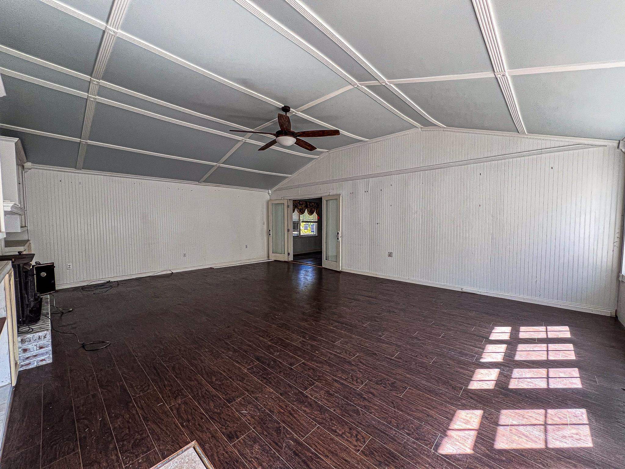 6313 Middle Rd. Property Photo 9