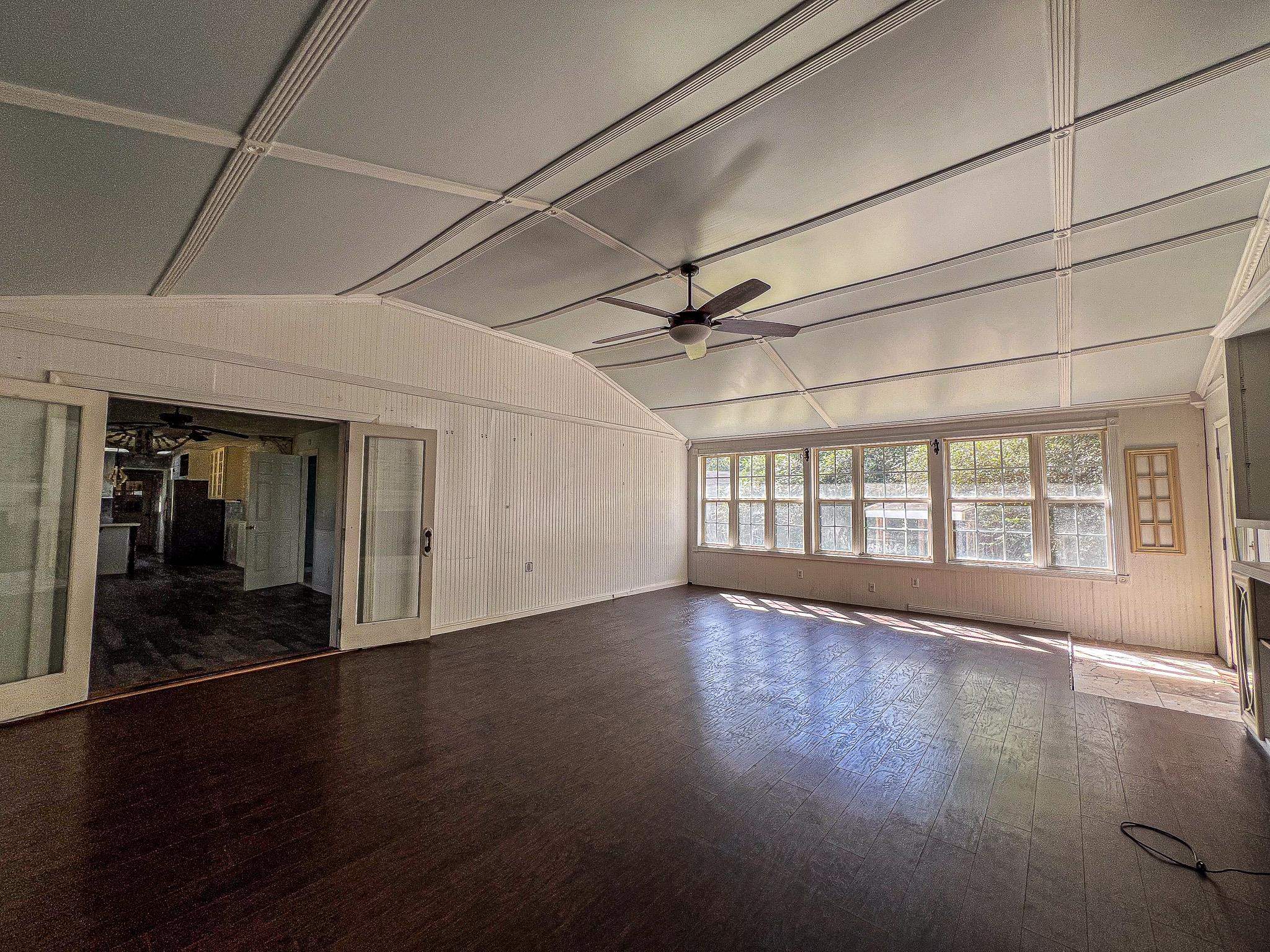 6313 Middle Rd. Property Photo 11