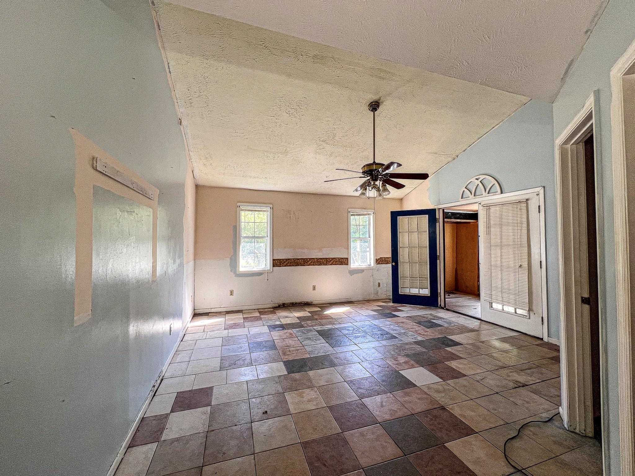 6313 Middle Rd. Property Photo 13