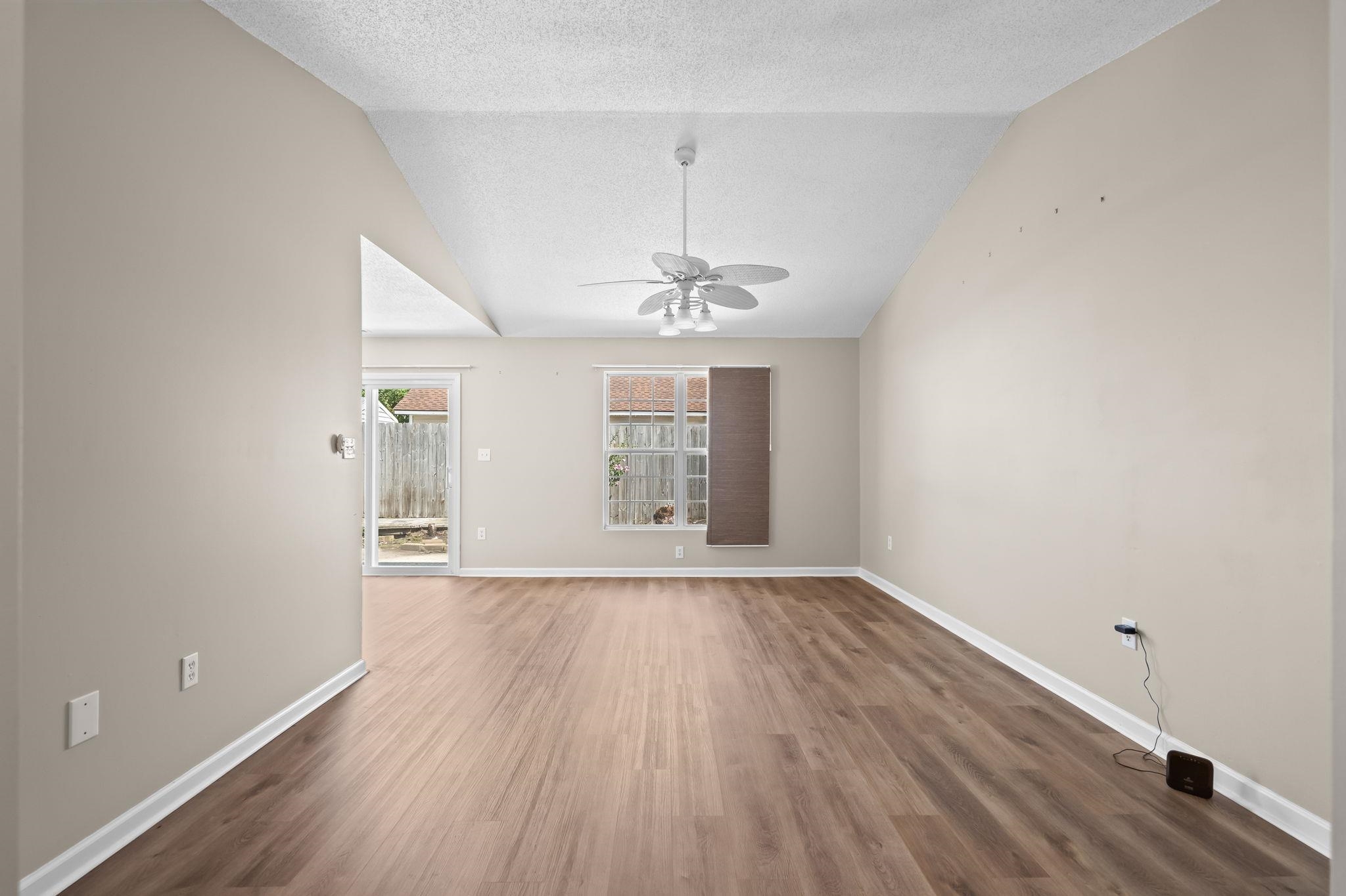 2125 Wedgewood Dr. Property Photo 3