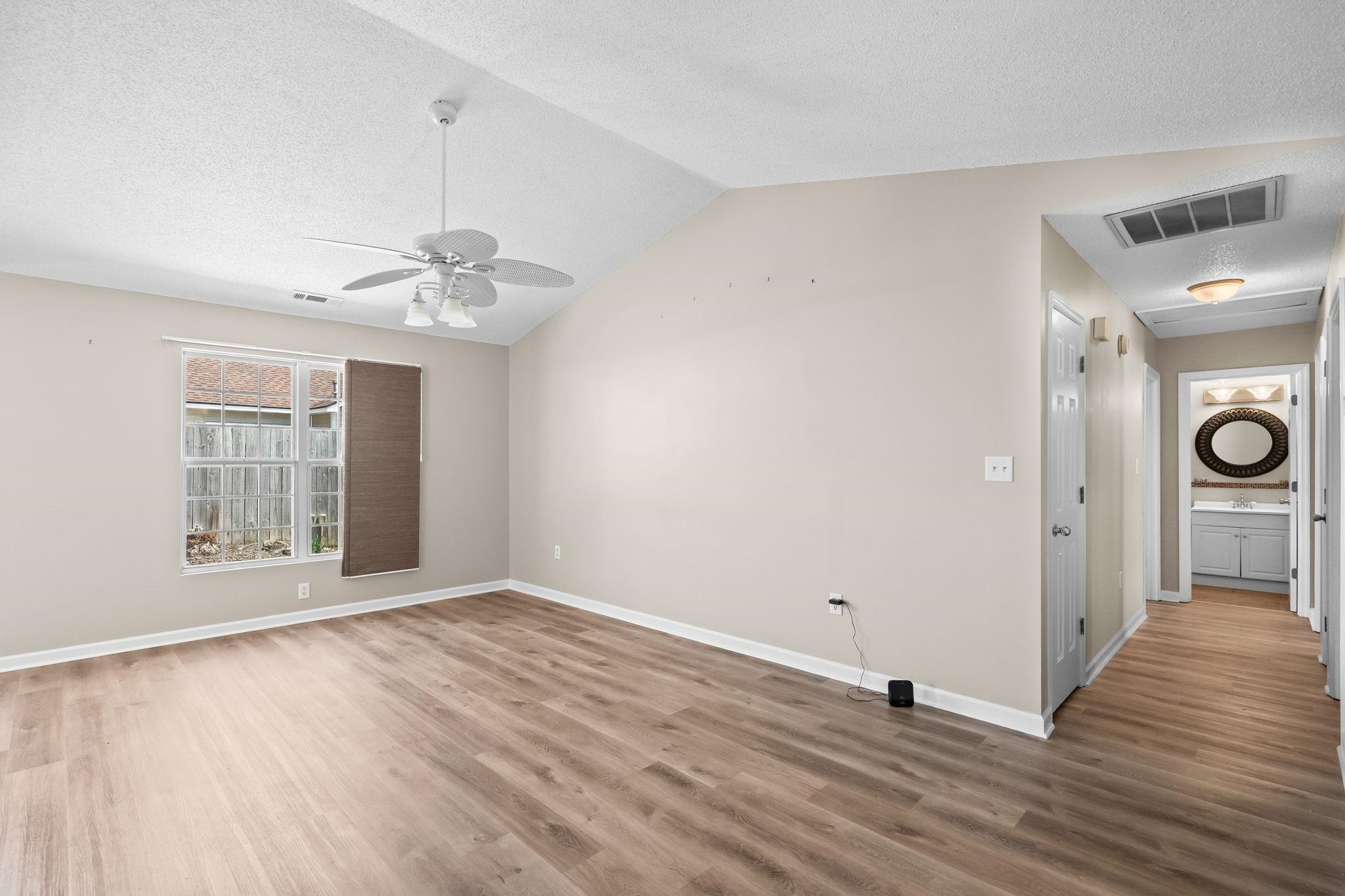2125 Wedgewood Dr. Property Photo 4