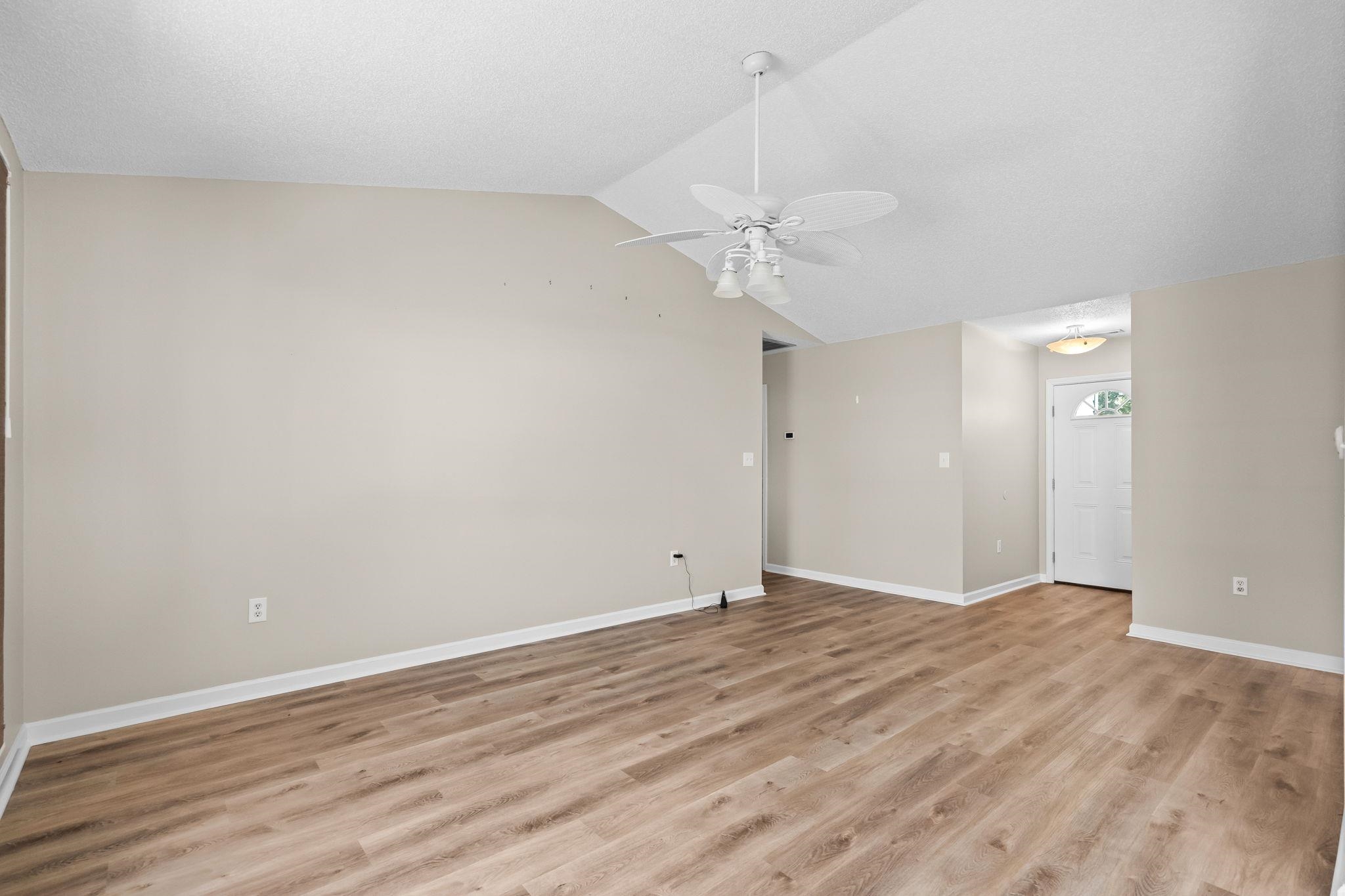 2125 Wedgewood Dr. Property Photo 5