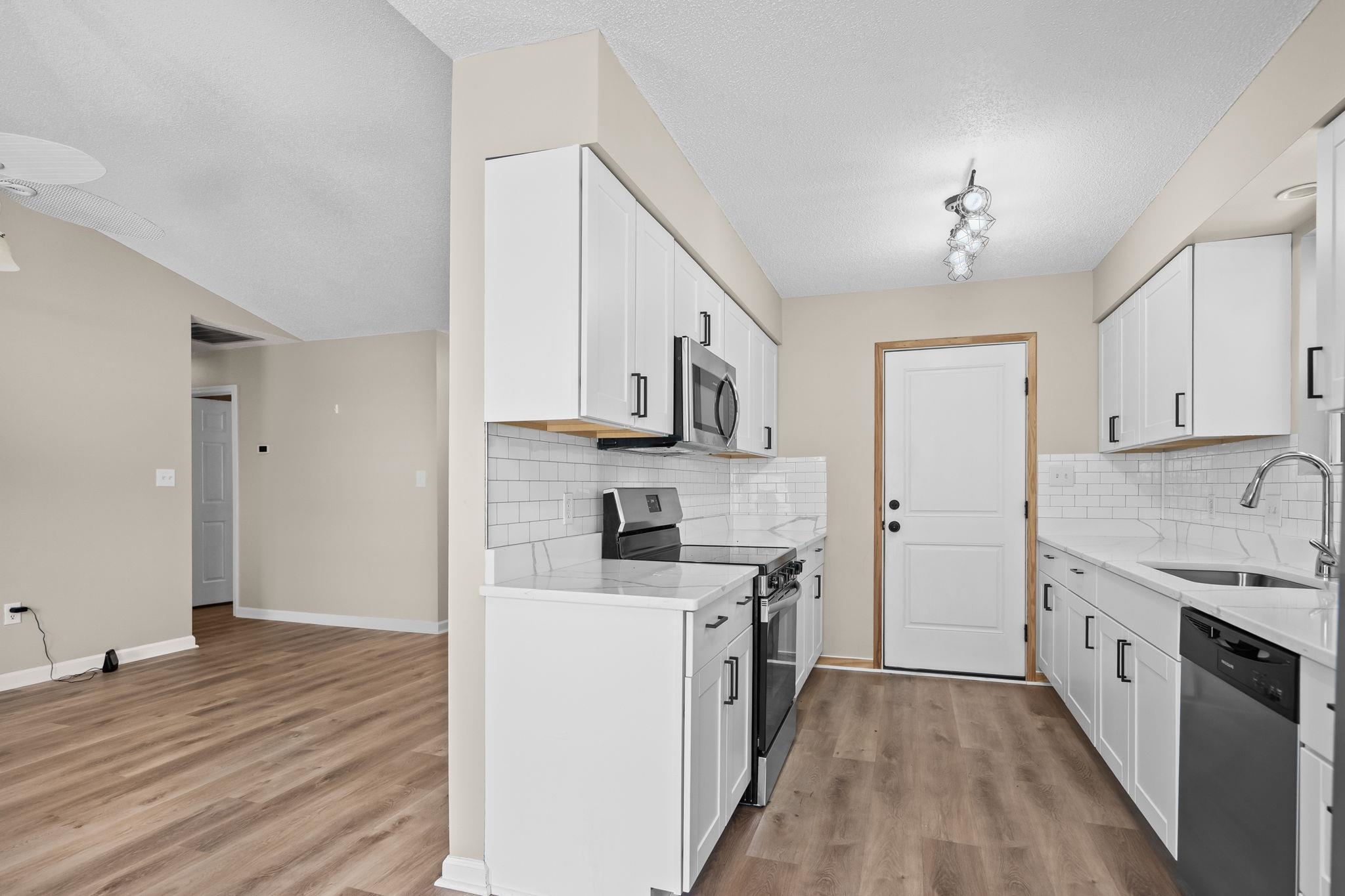 2125 Wedgewood Dr. Property Photo 11