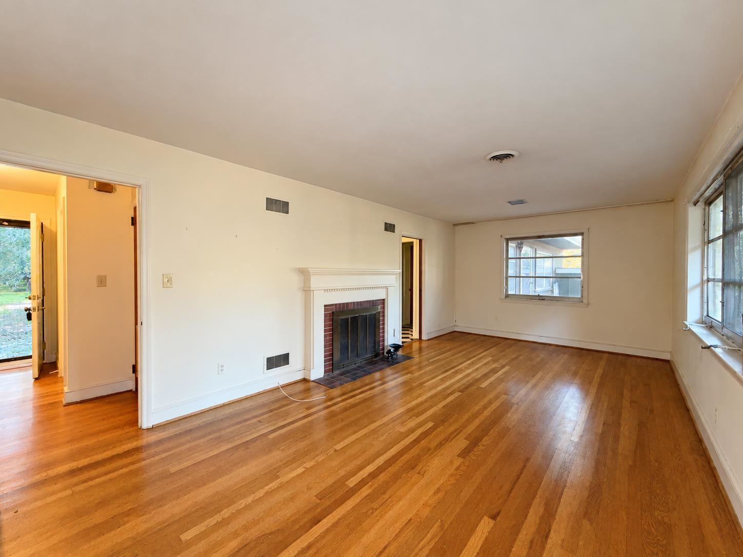 5722 Pickens Ave. Property Photo 6