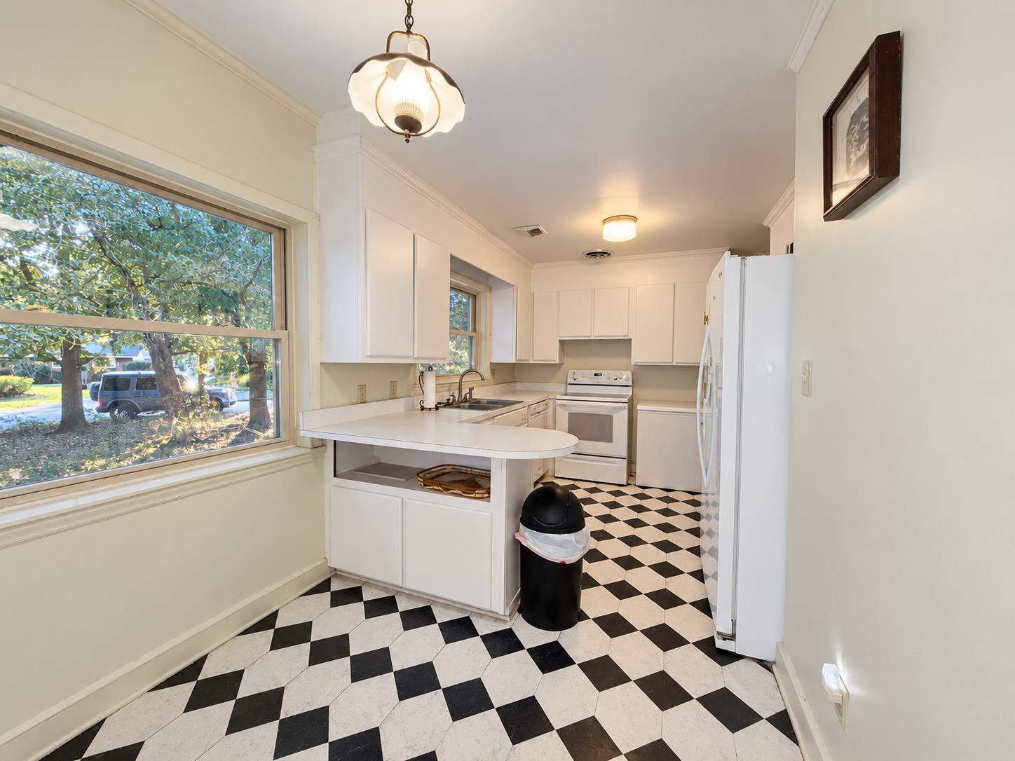 5722 Pickens Ave. Property Photo 8