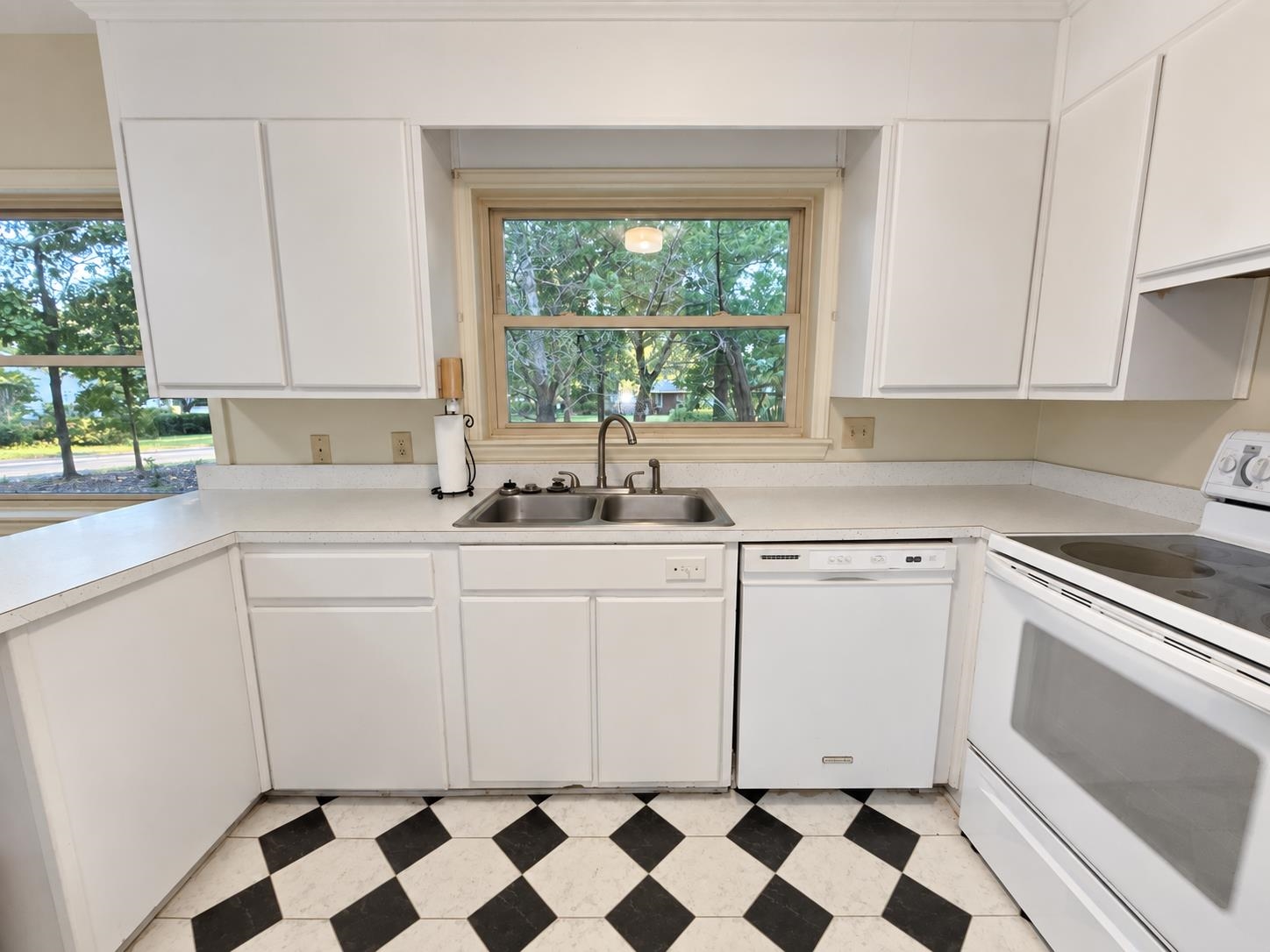5722 Pickens Ave. Property Photo 10