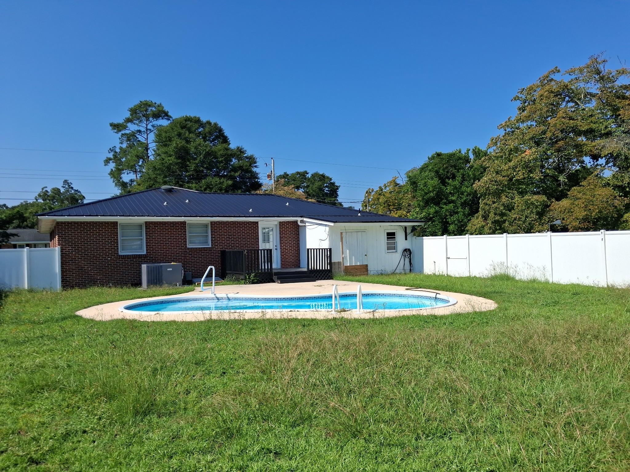1321 E Washington St. Property Photo 5