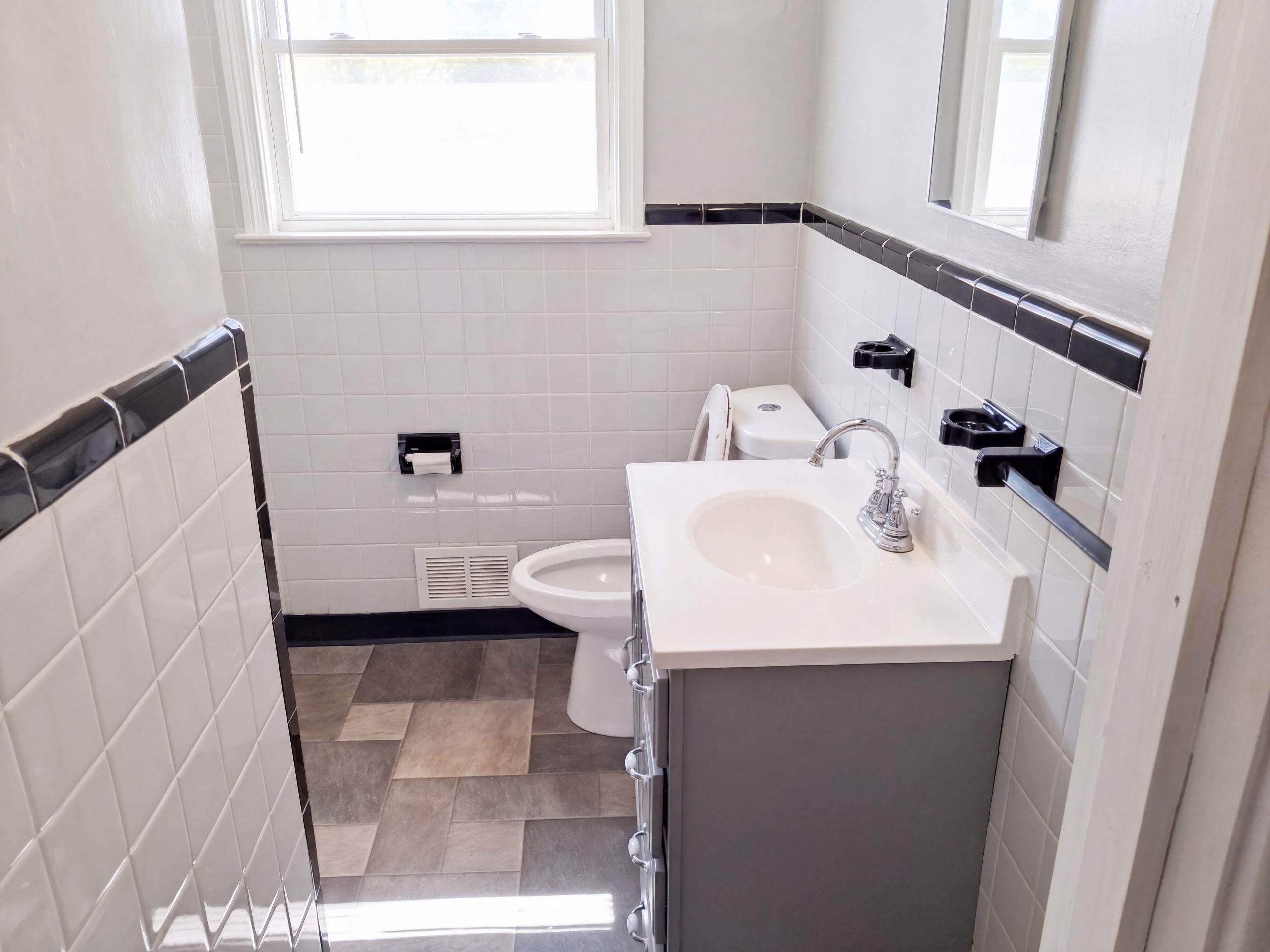 1321 E Washington St. Property Photo 9