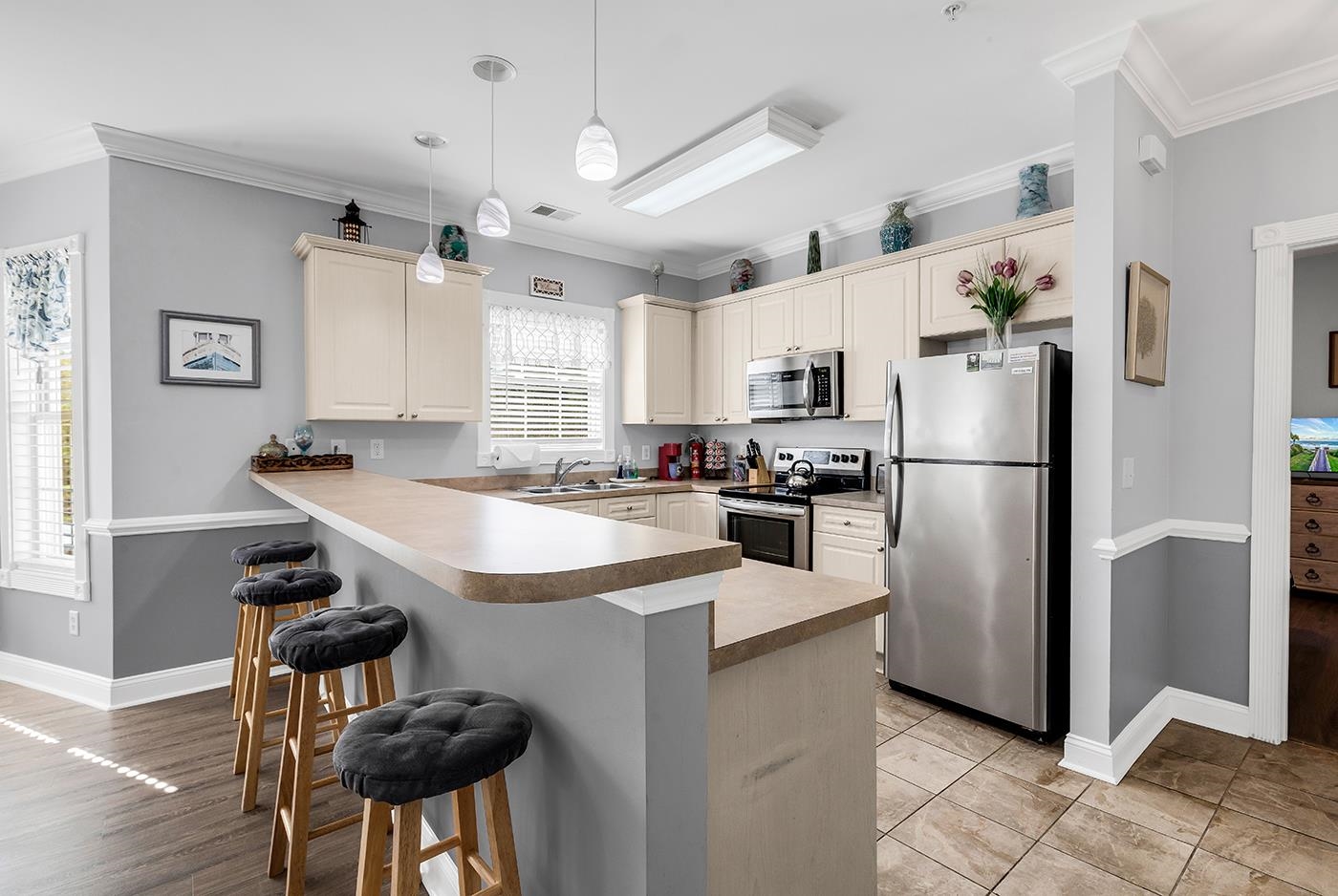 4861 Luster Leaf Circle Property Photo 4