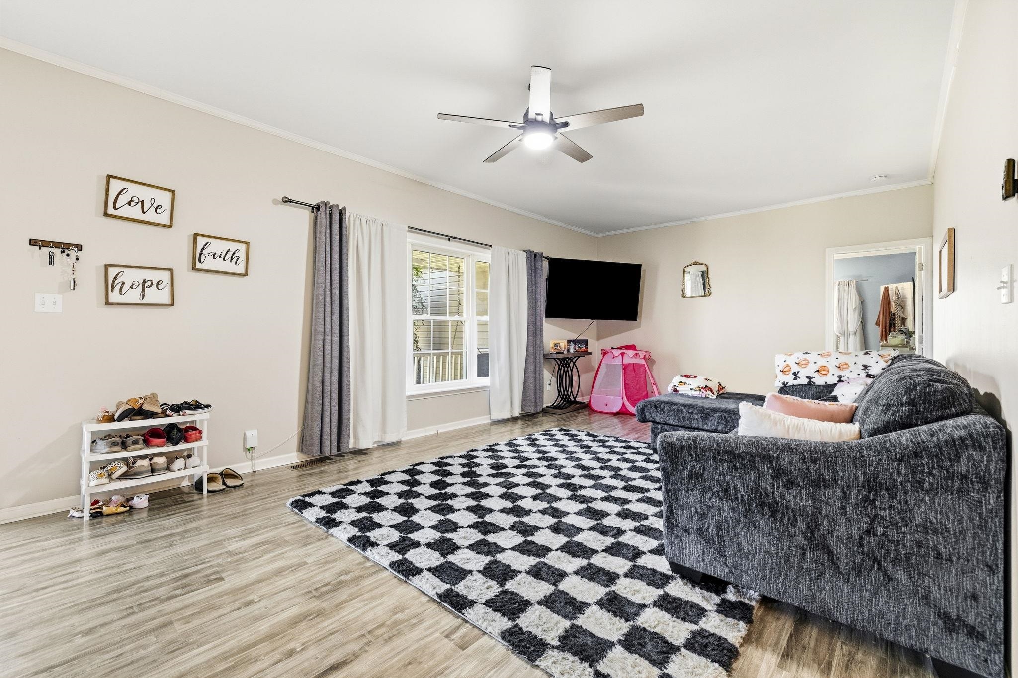 236 Stone Throw Dr. Property Photo 6