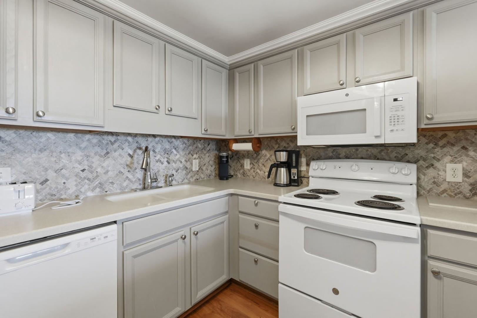 9670 Shore Dr. Property Photo 11
