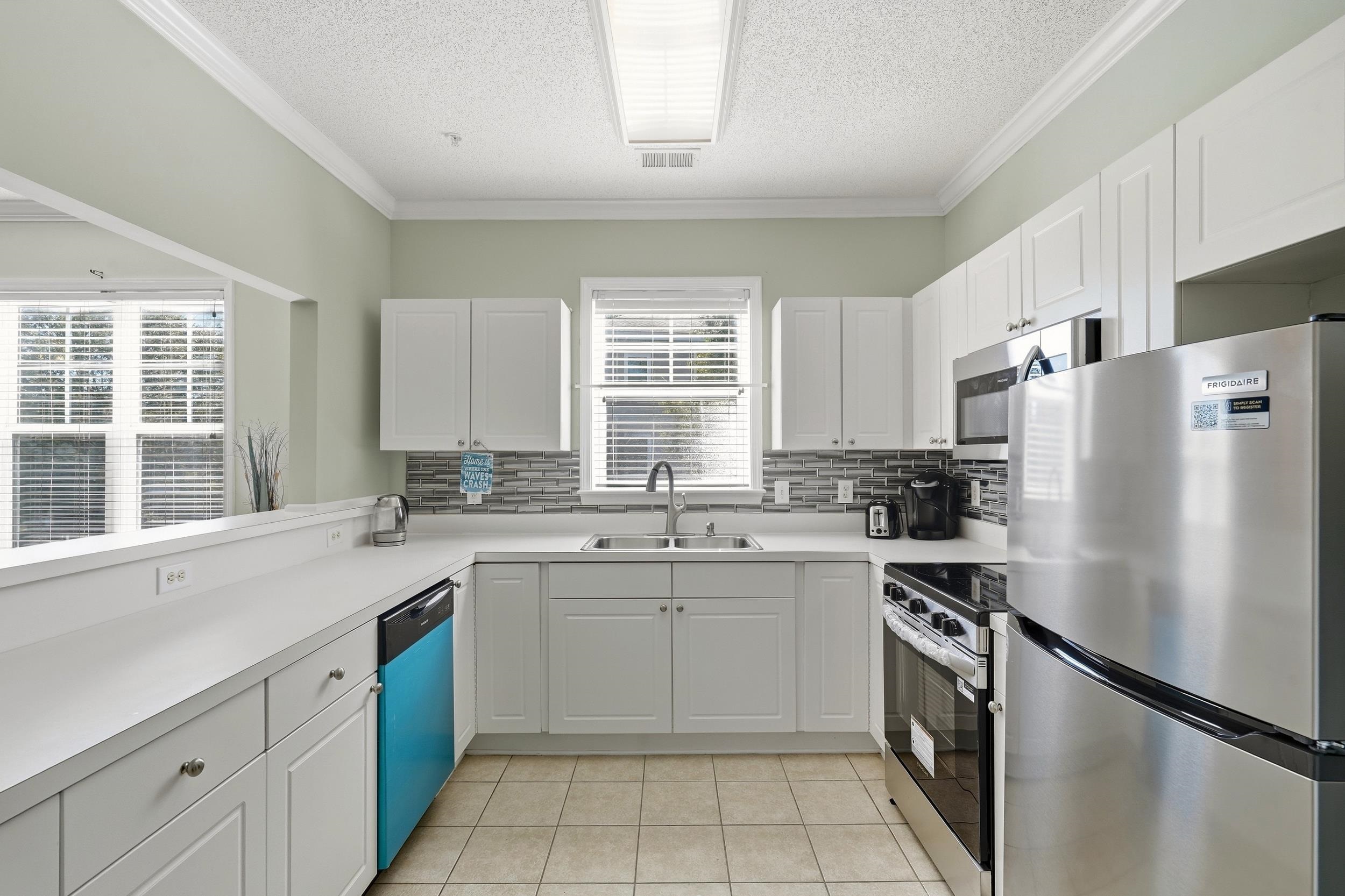 6253 Catalina Dr. Property Photo 5