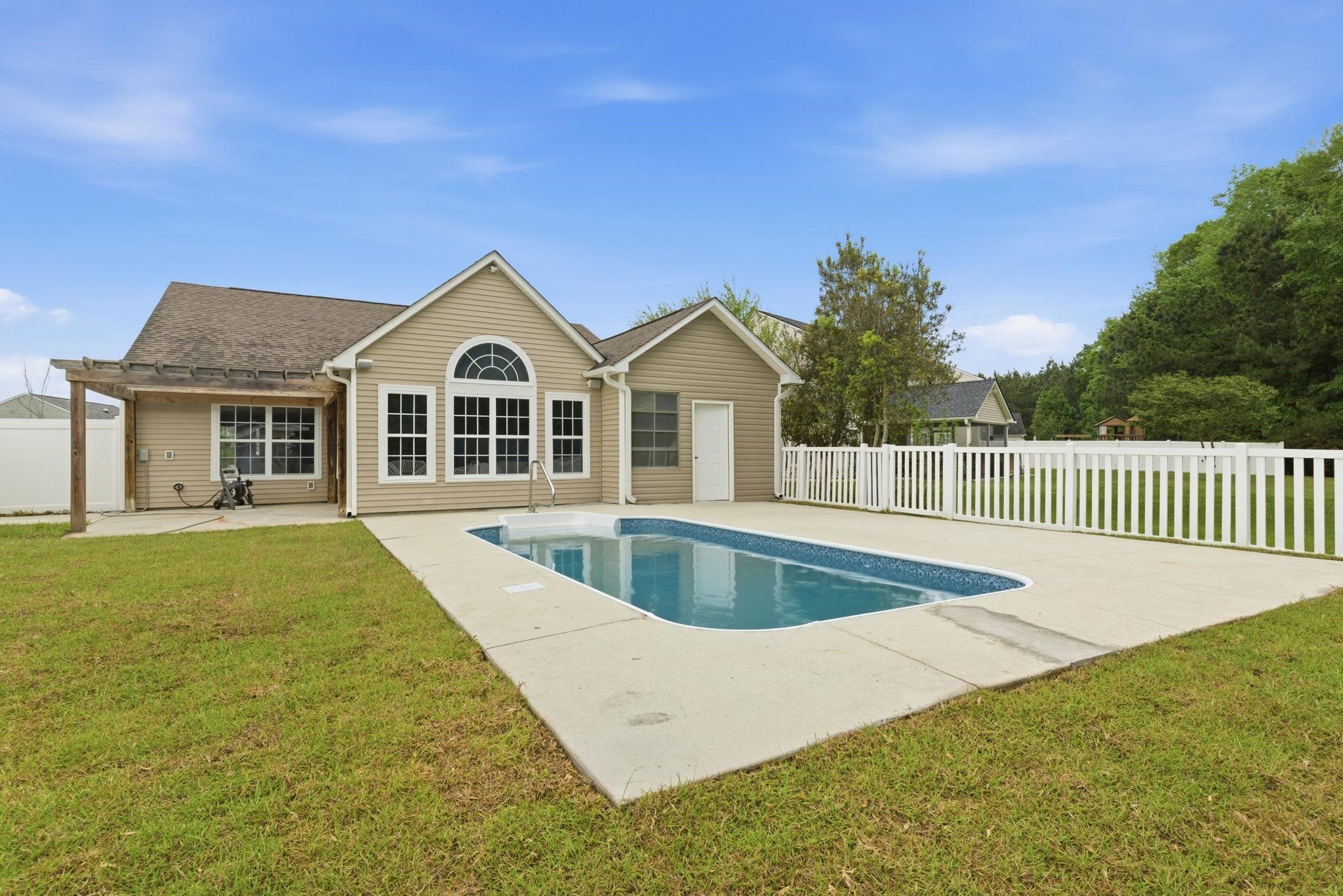 653 Kindred Dr. Property Photo 44