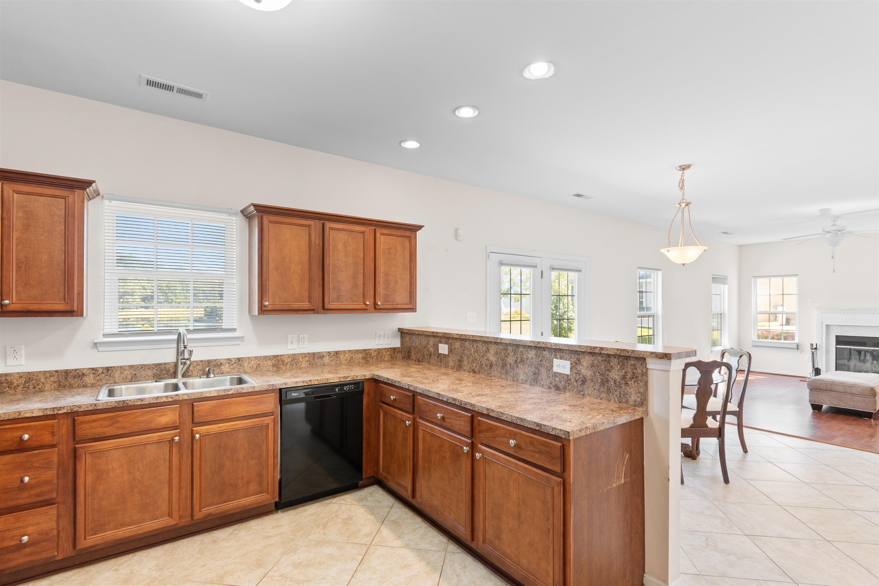 1004 Pecan Grove Blvd. Property Photo 9