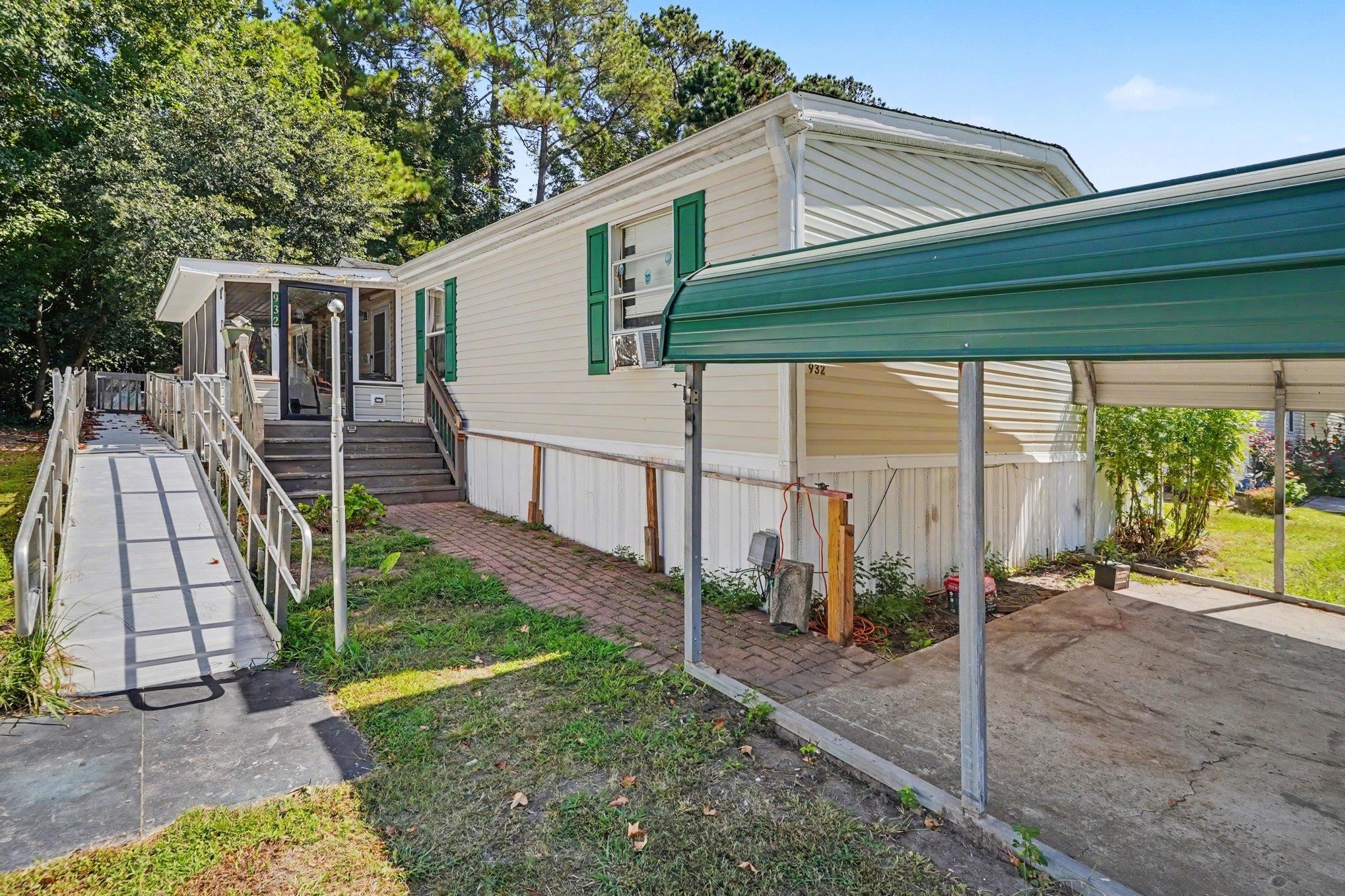 932 Pine Thicket St. Property Photo 2