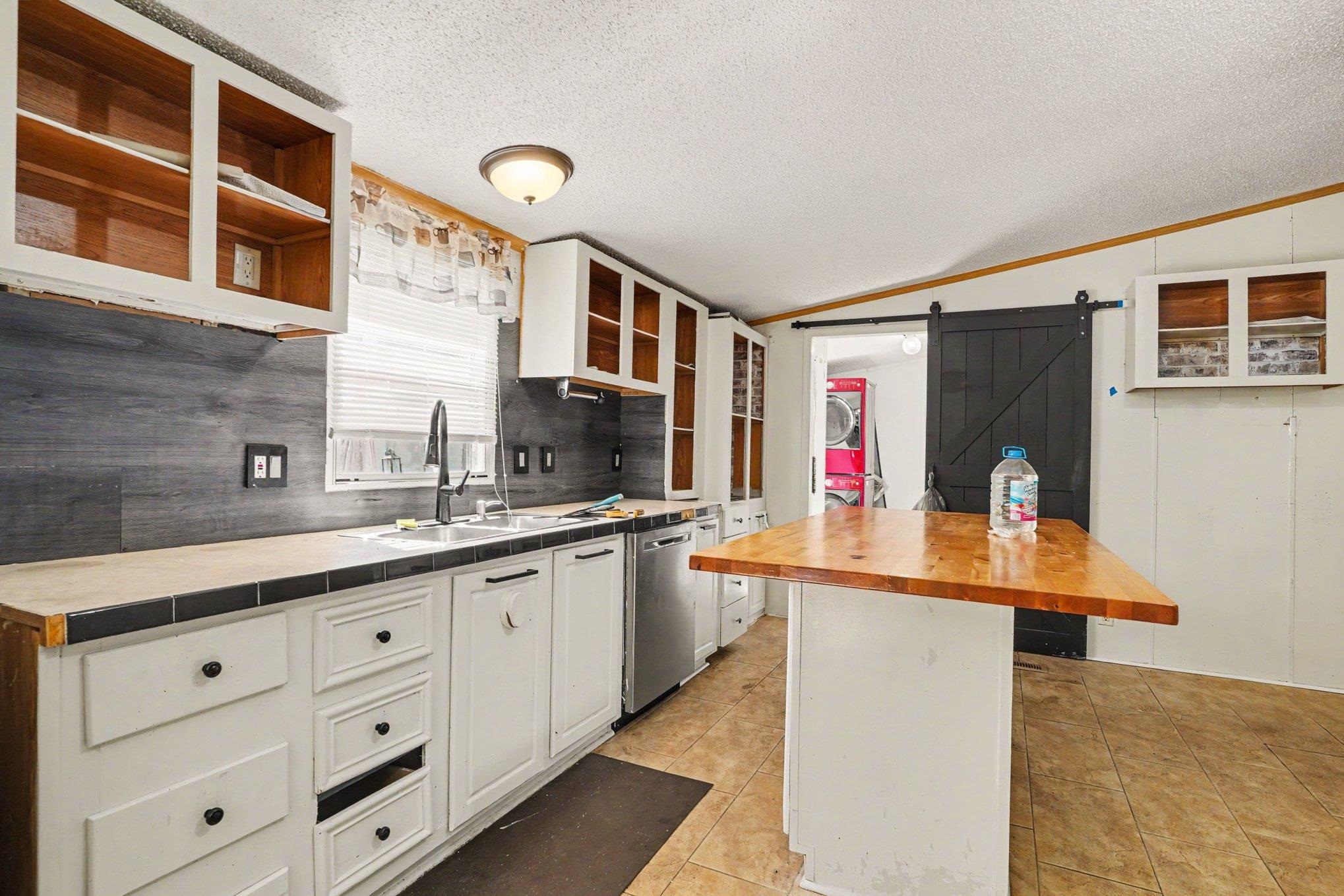 932 Pine Thicket St. Property Photo 8