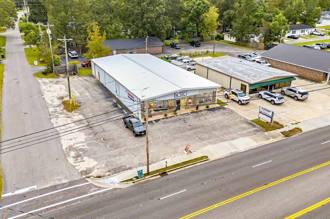 2010 Main St. Property Photo 2